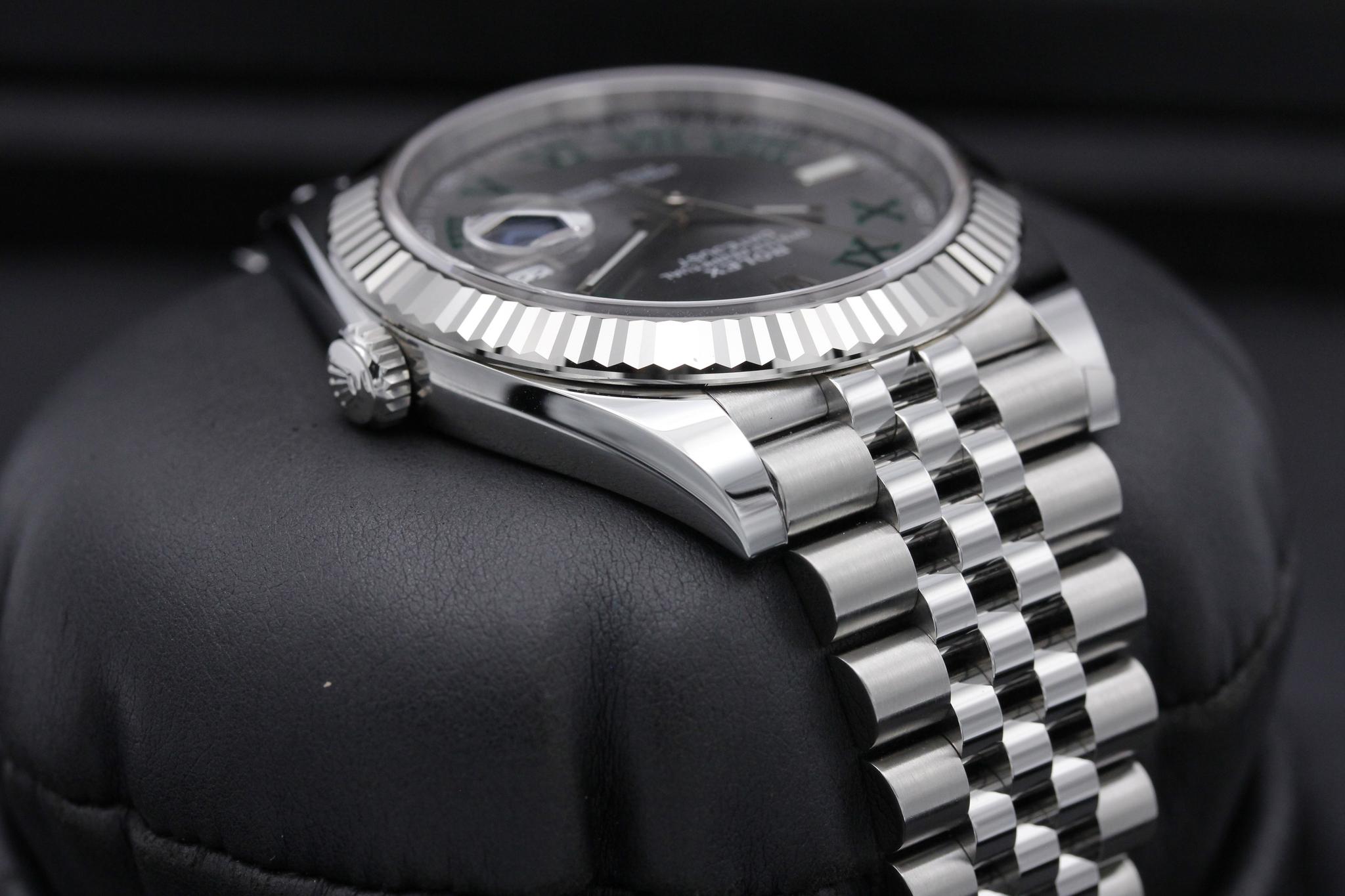 Watch Image 4