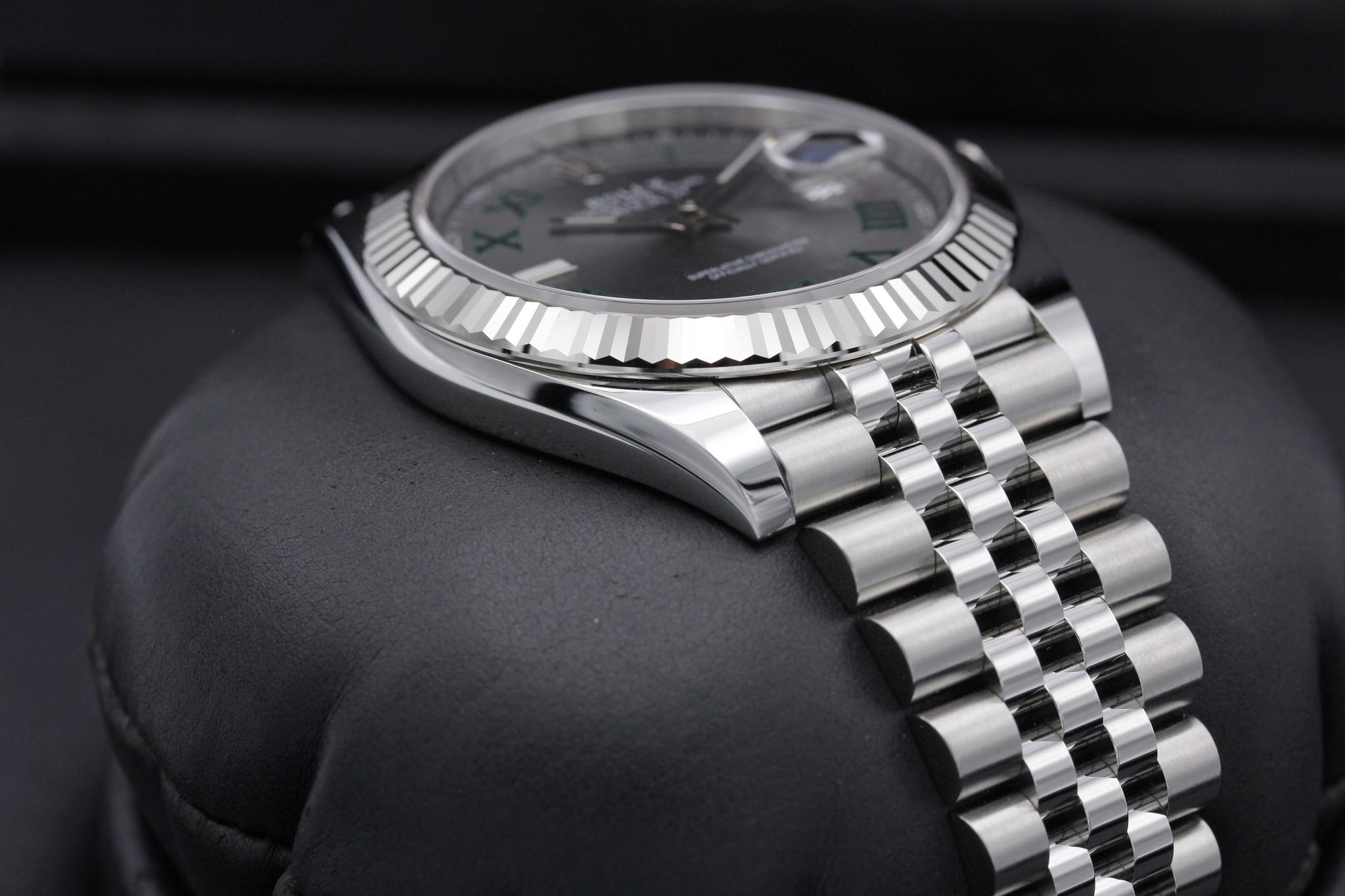 Watch Image 6