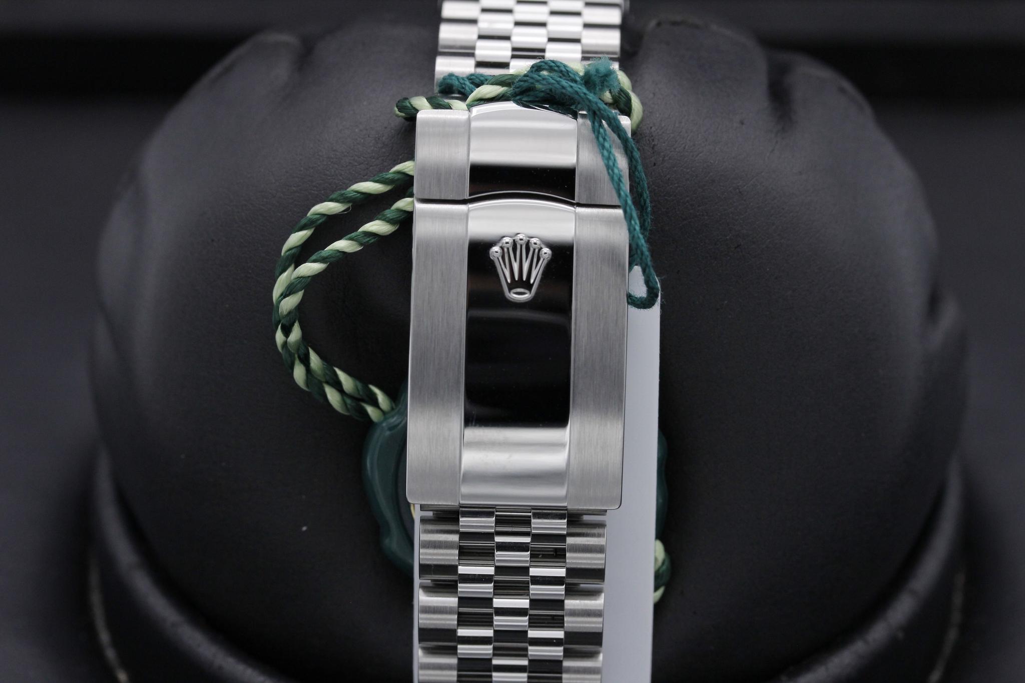 Watch Image 7
