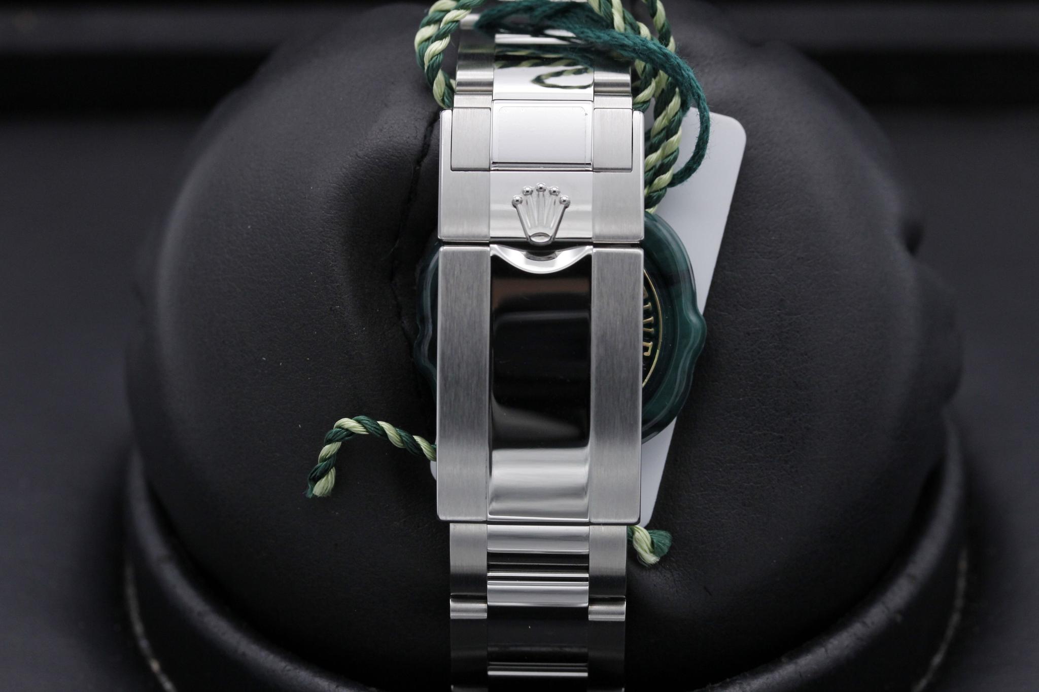 Watch Image 8