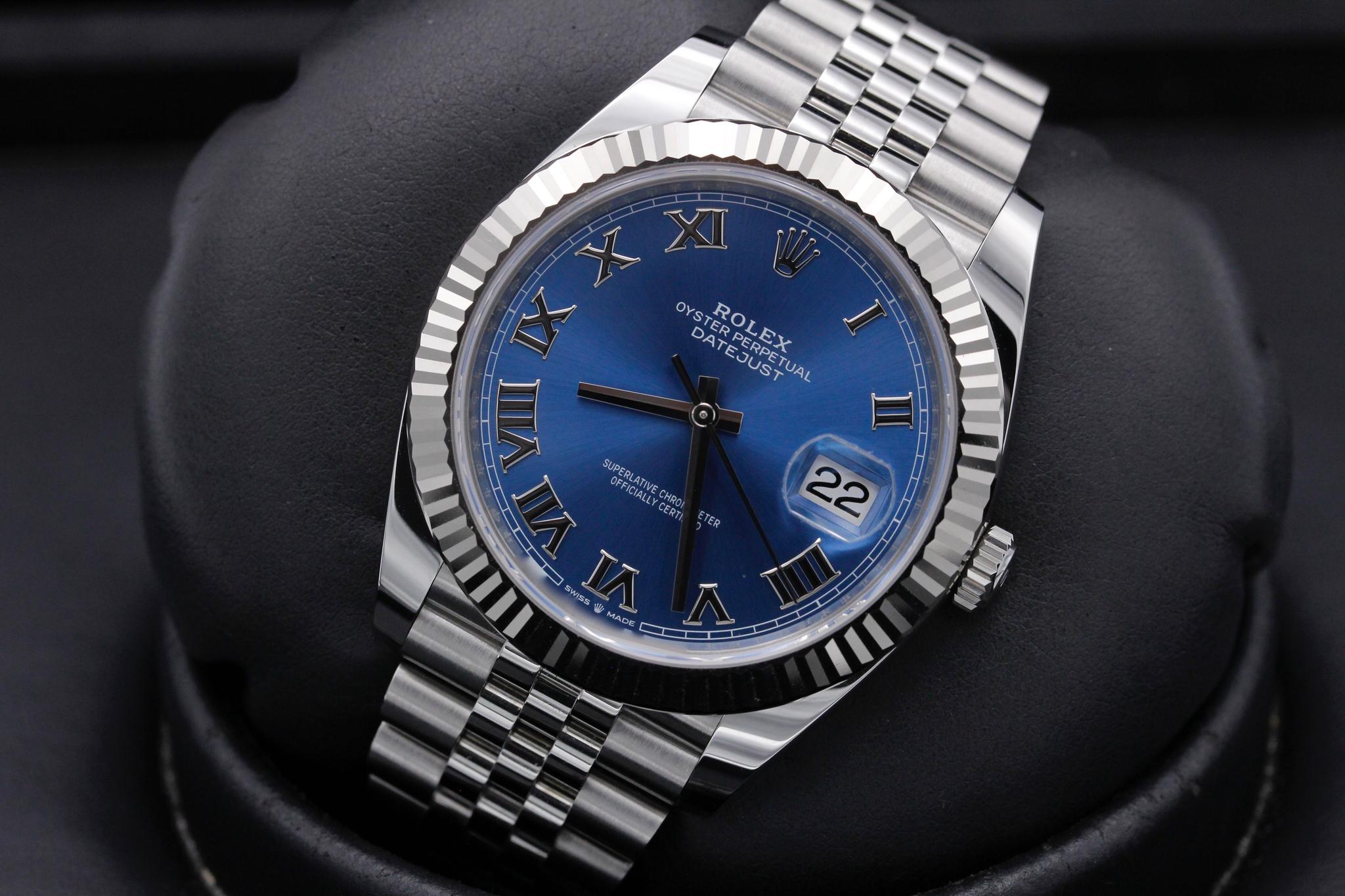 Watch Image 10
