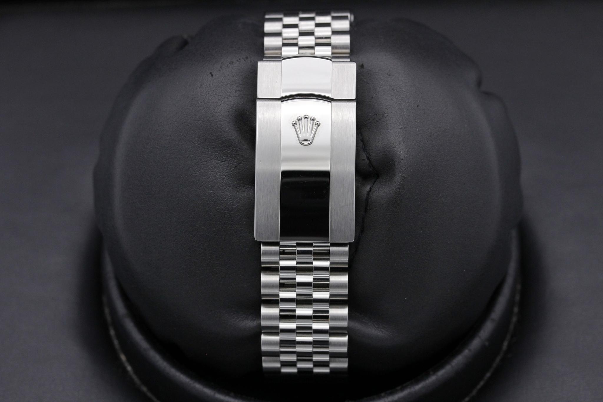 Watch Image 8
