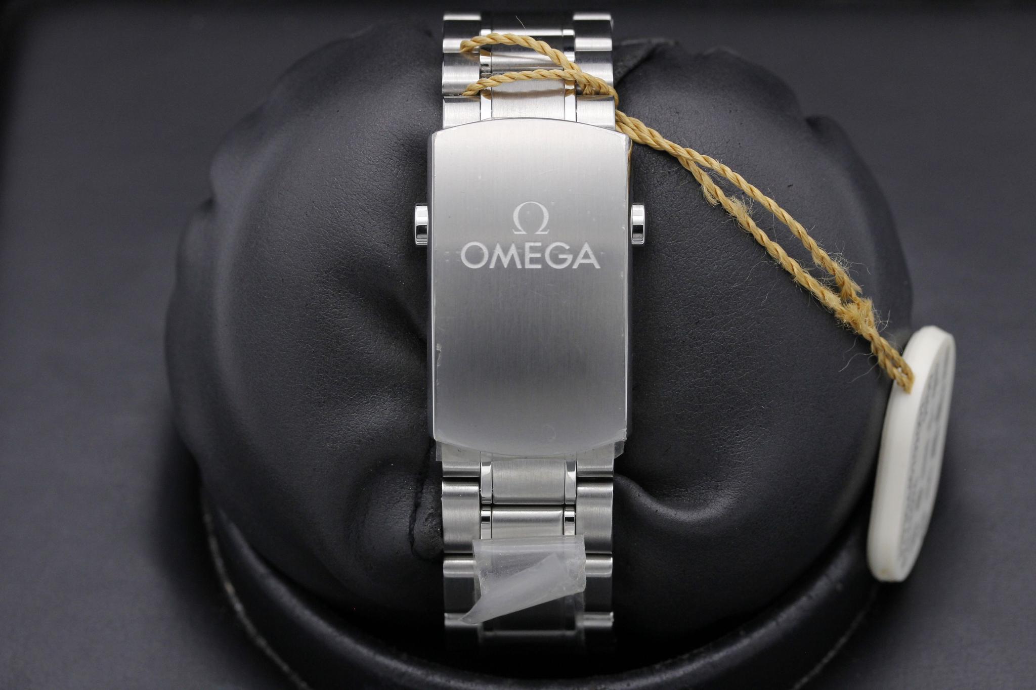 Watch Image 8