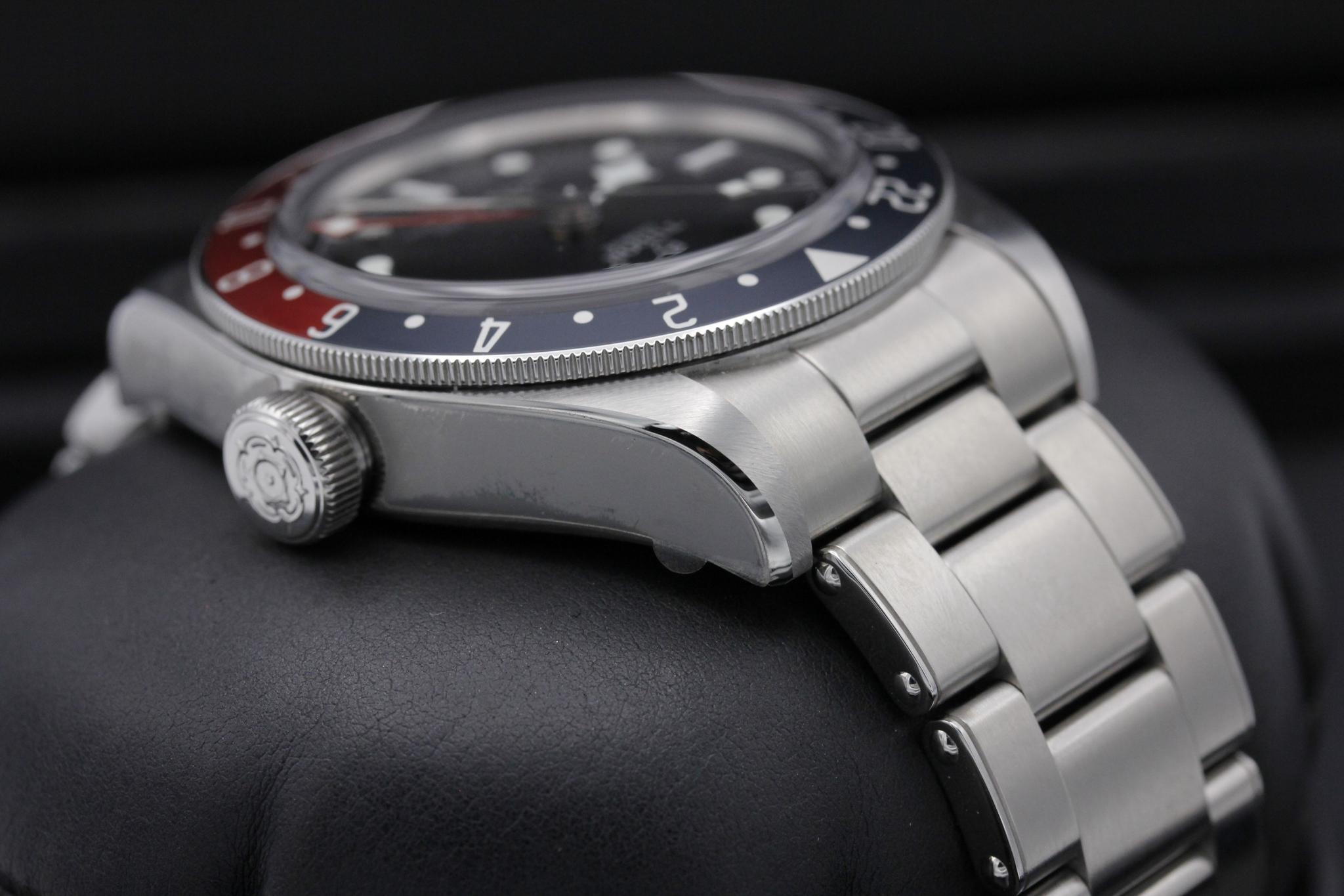 Watch Image 4