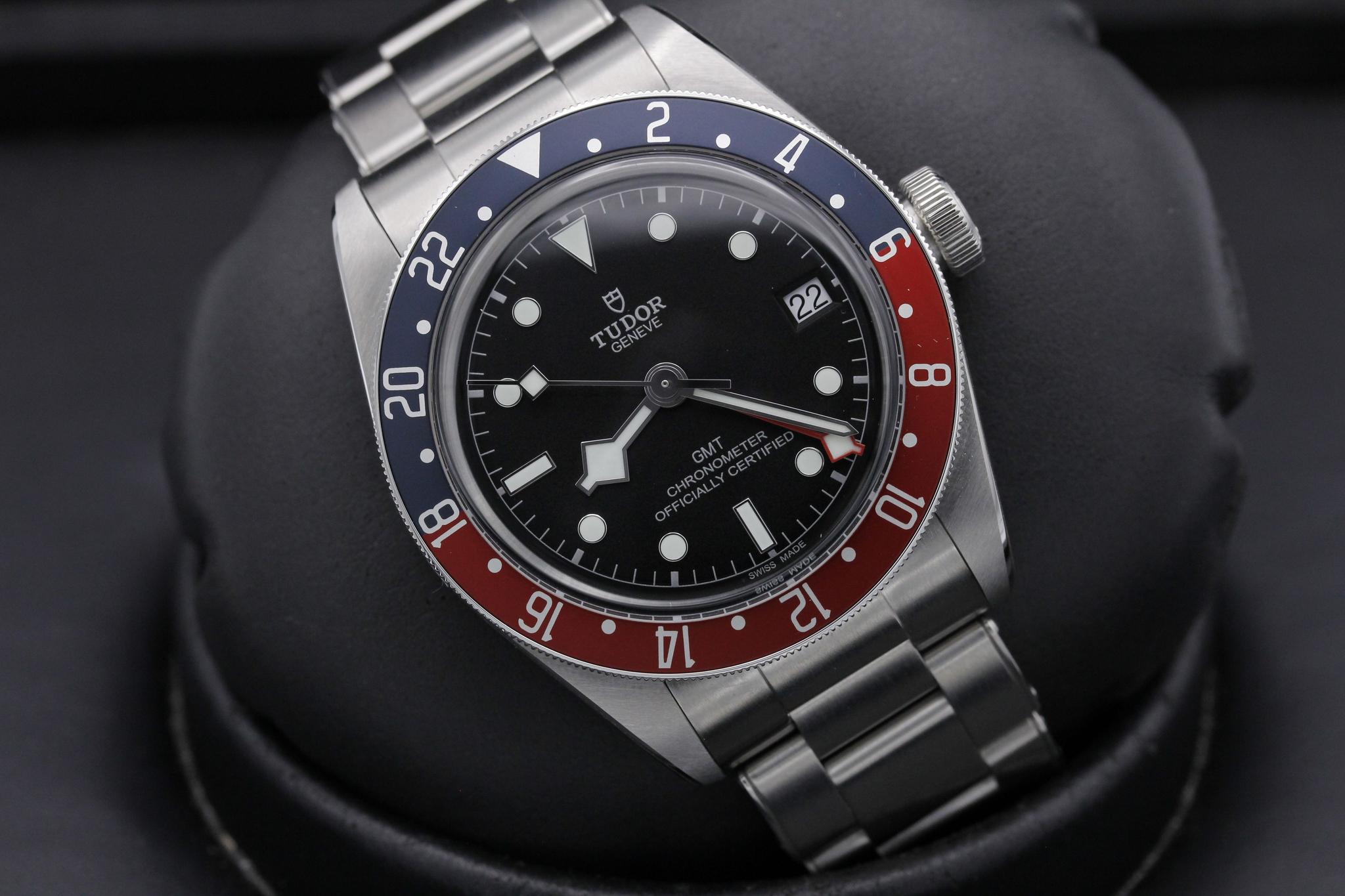 Watch Image 10