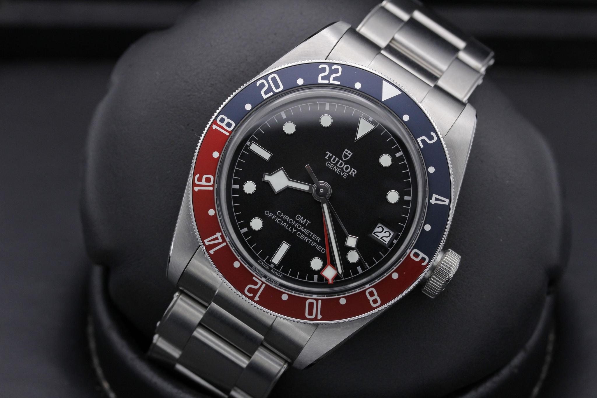Watch Image 9
