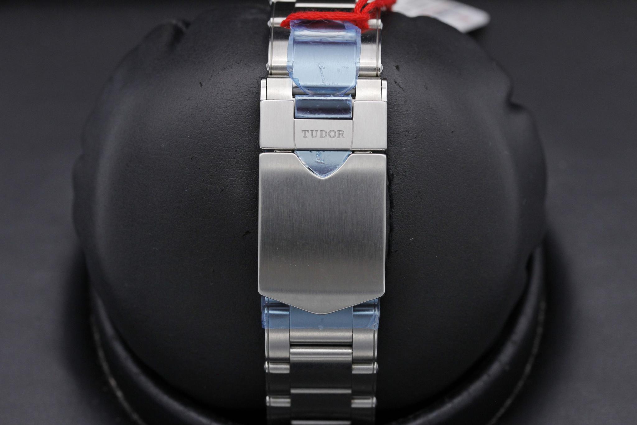 Watch Image 8