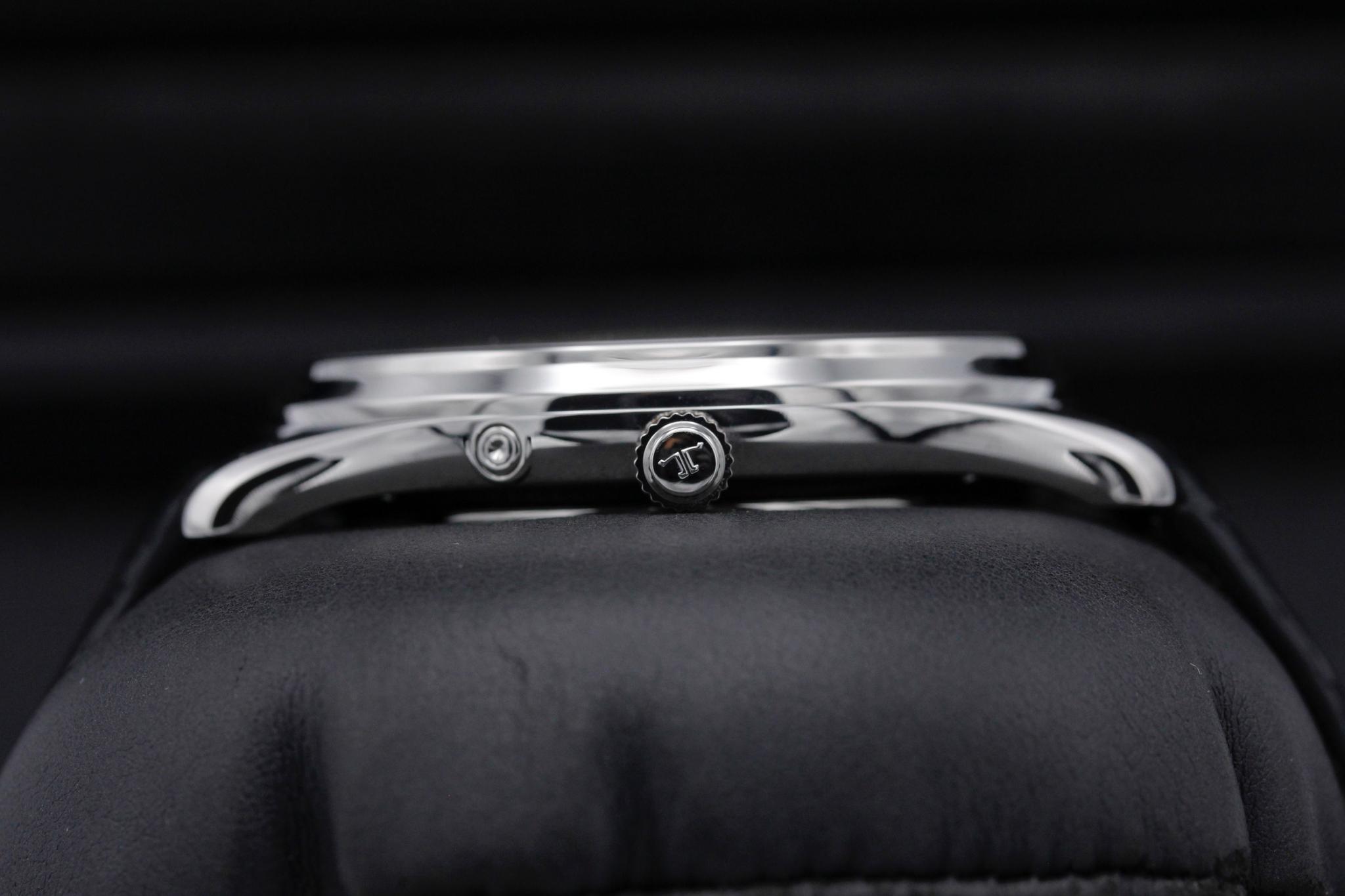 Watch Image 3