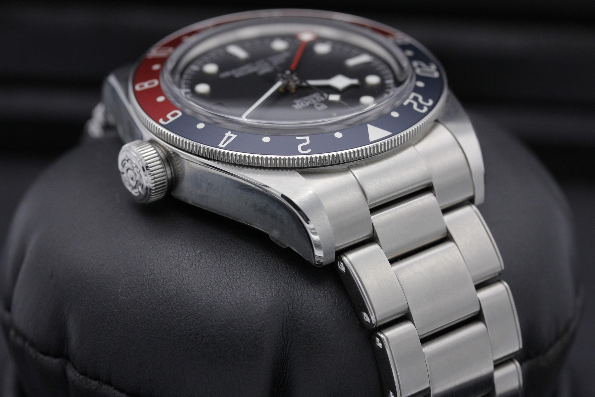 Watch Image 4