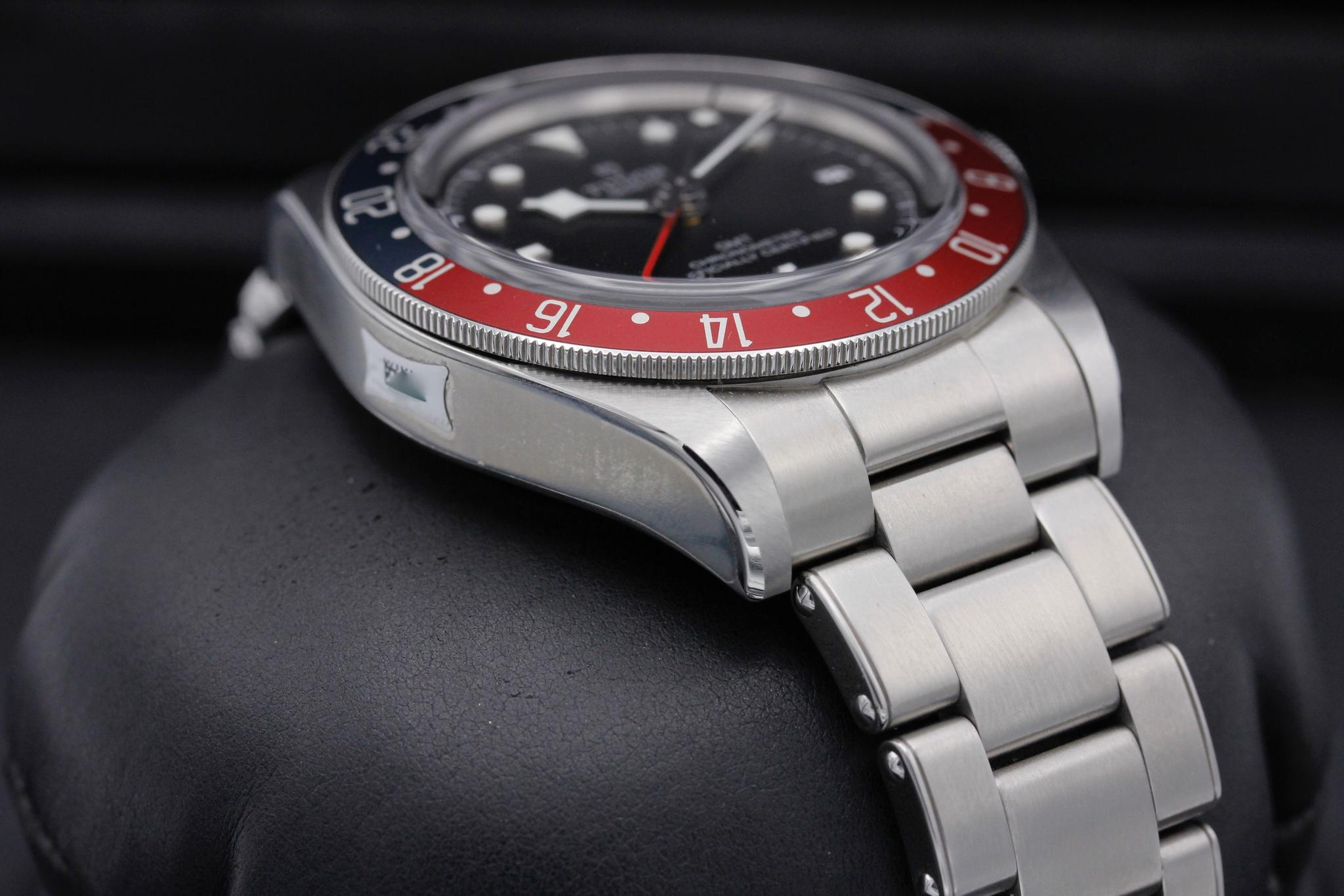 Watch Image 6