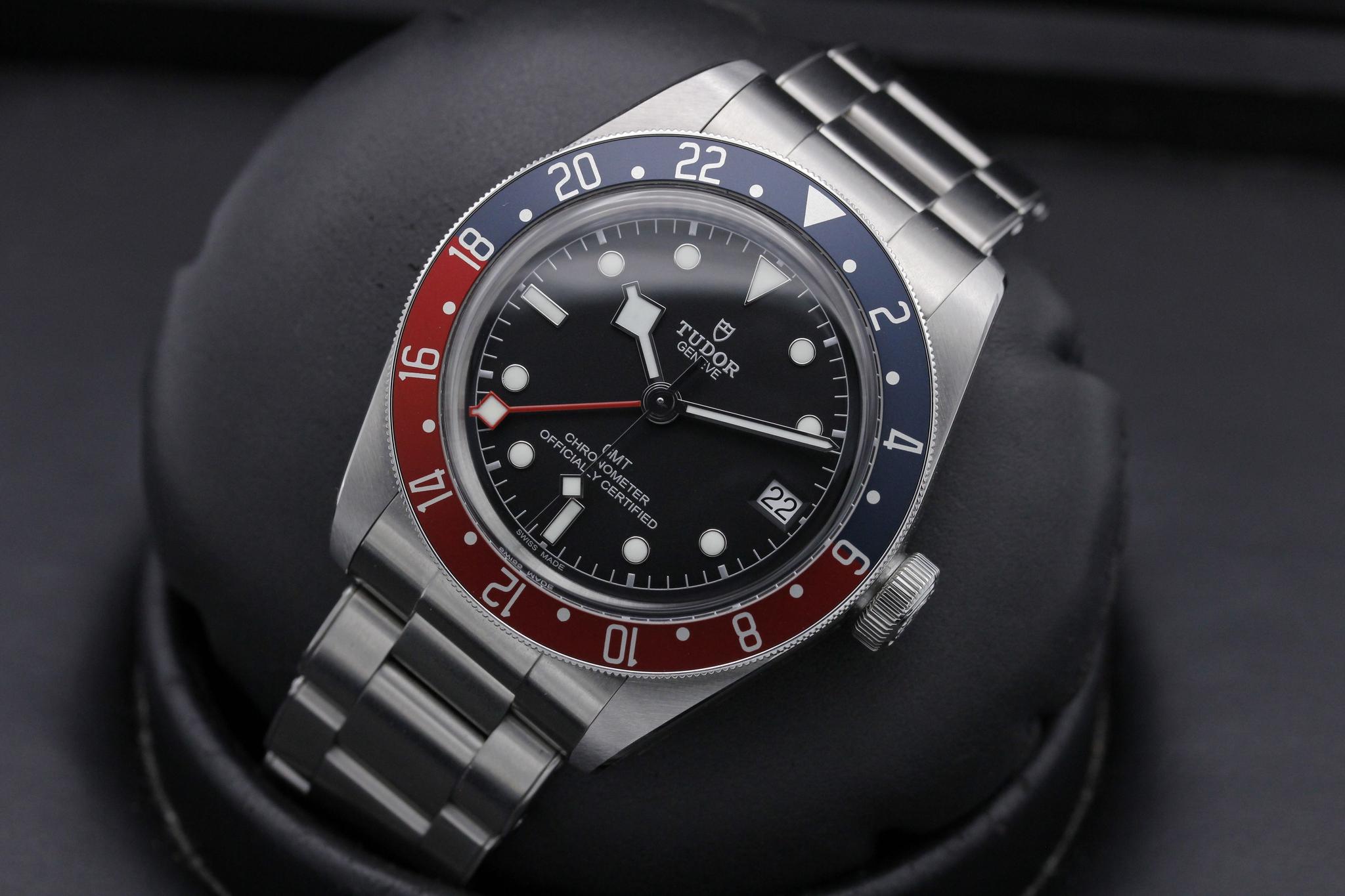 Watch Image 9