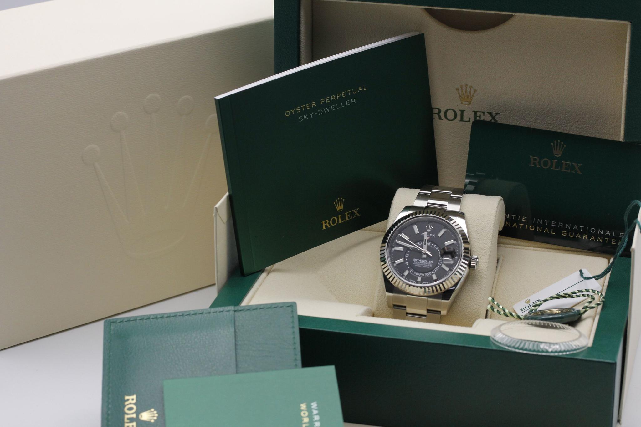 Watch Image 11