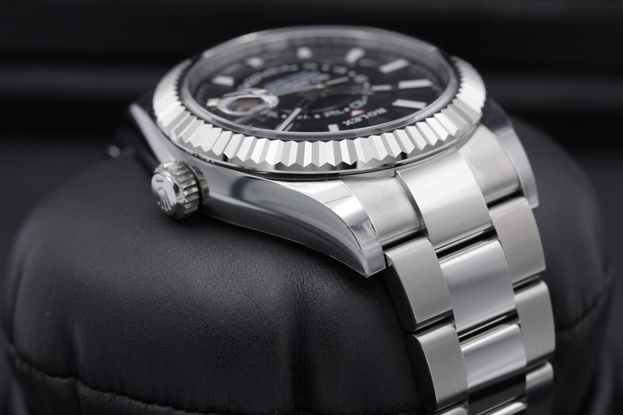 Watch Image 4