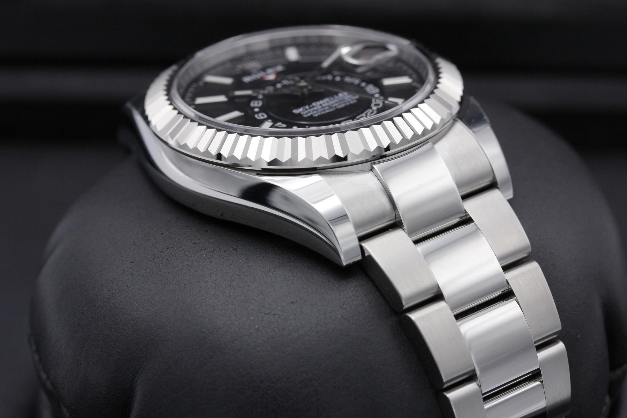 Watch Image 6