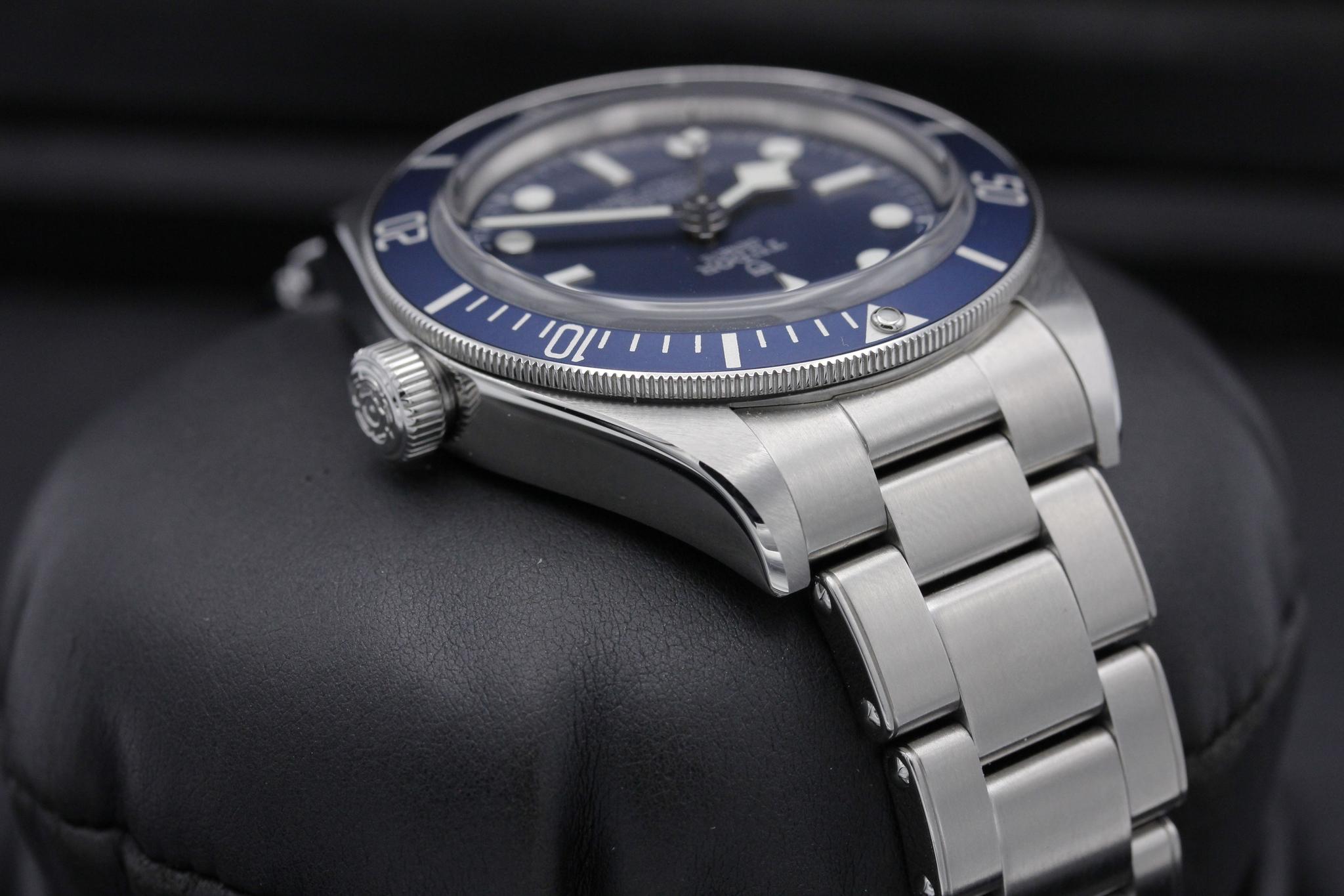 Watch Image 4