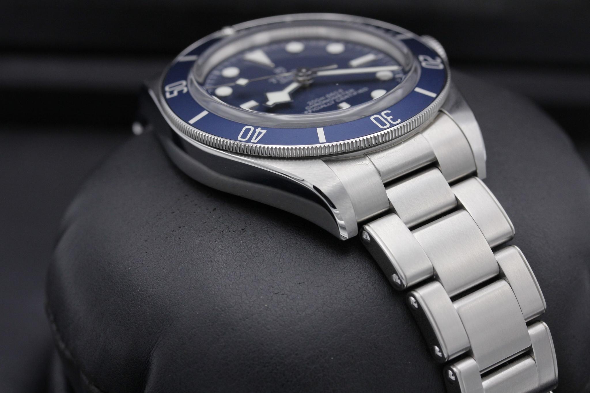 Watch Image 6