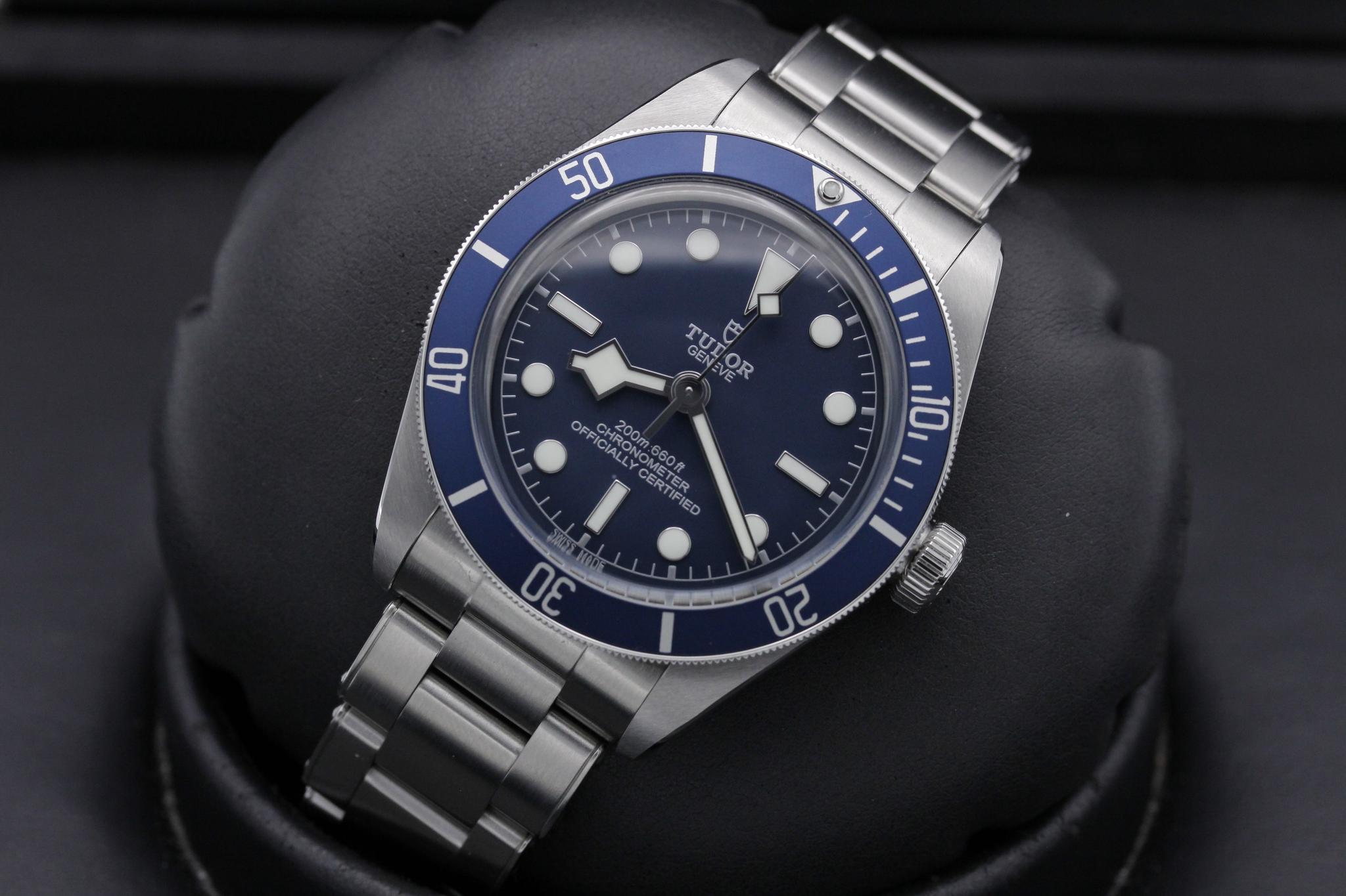 Watch Image 9