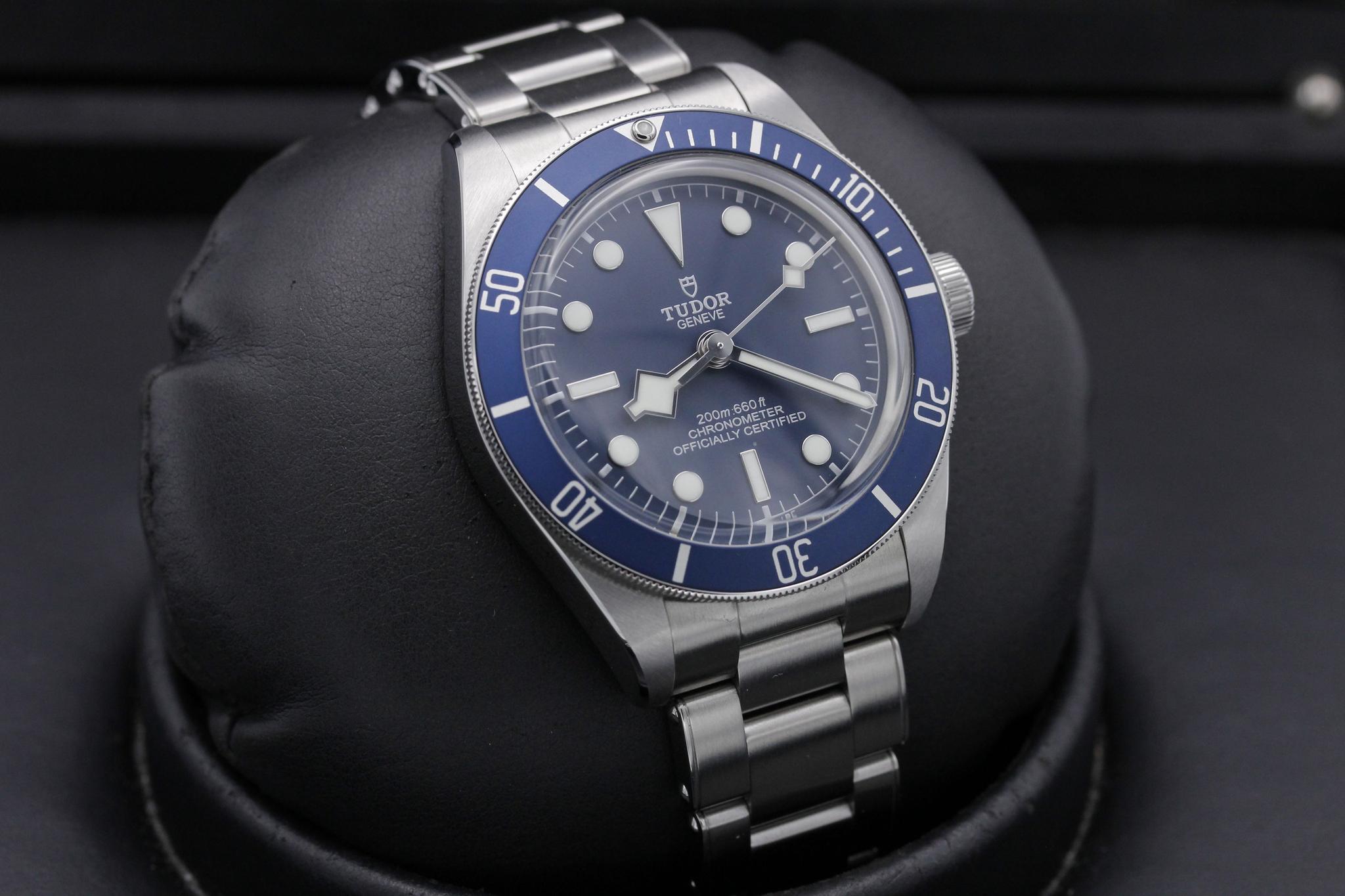 Watch Image 10