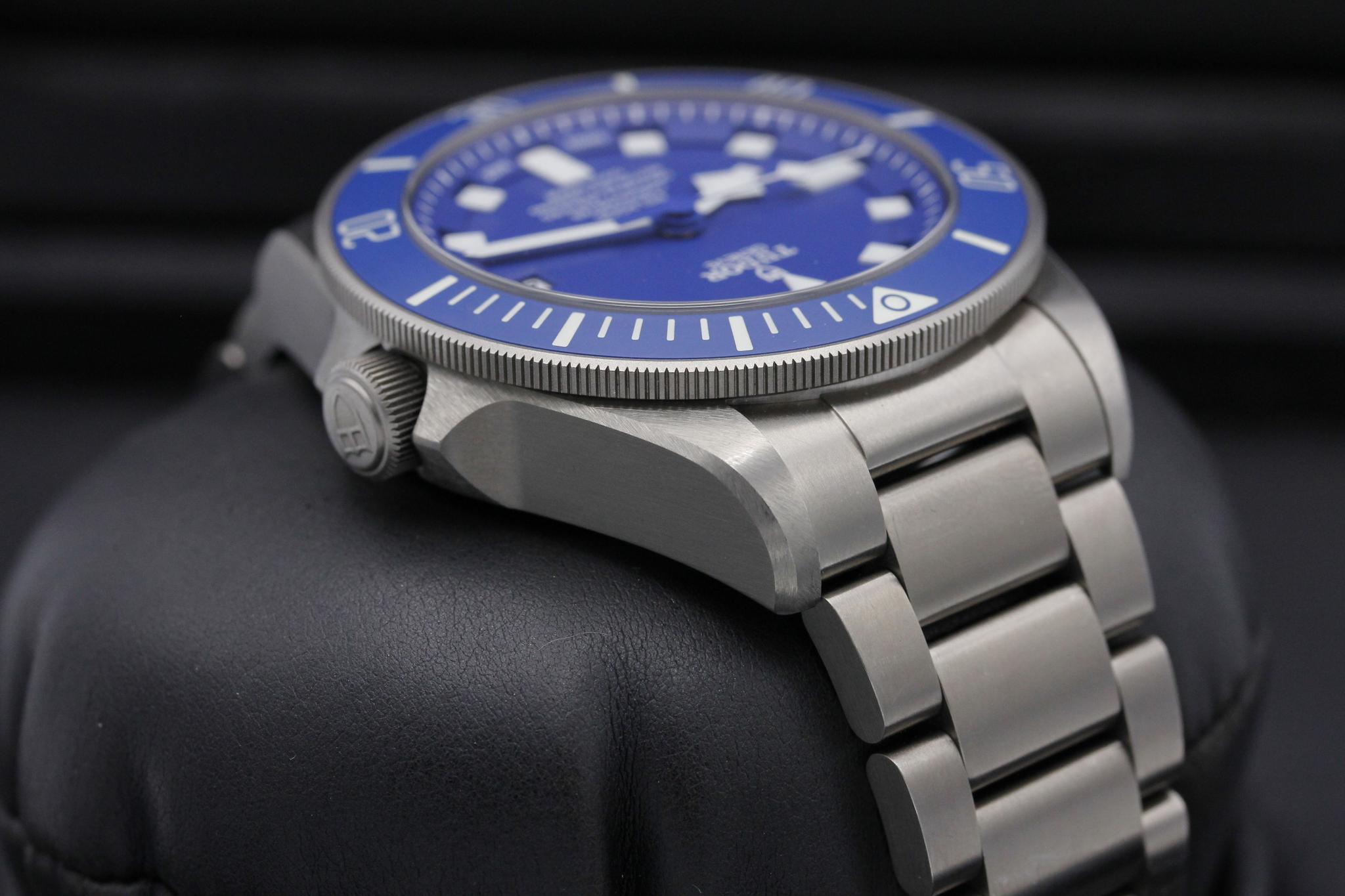 Watch Image 4