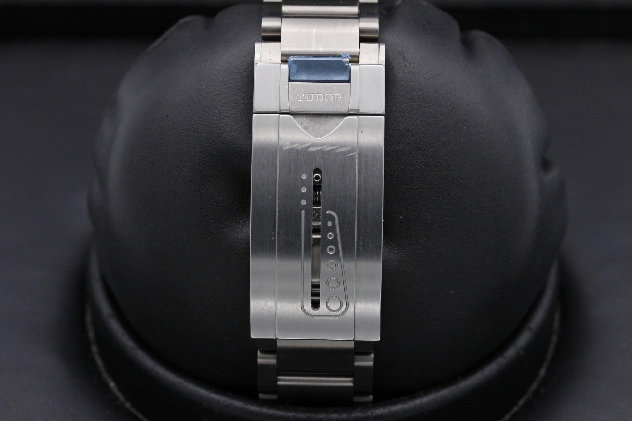 Watch Image 8