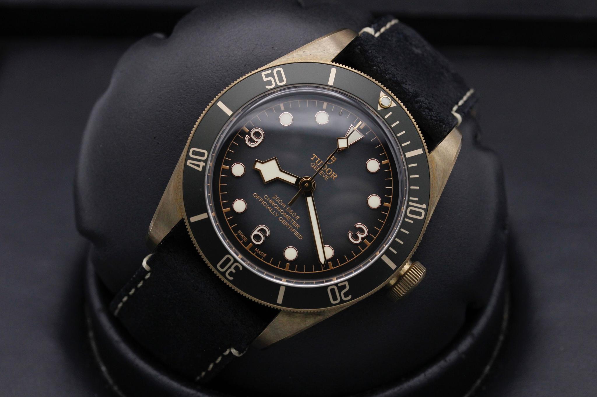 Watch Image 9