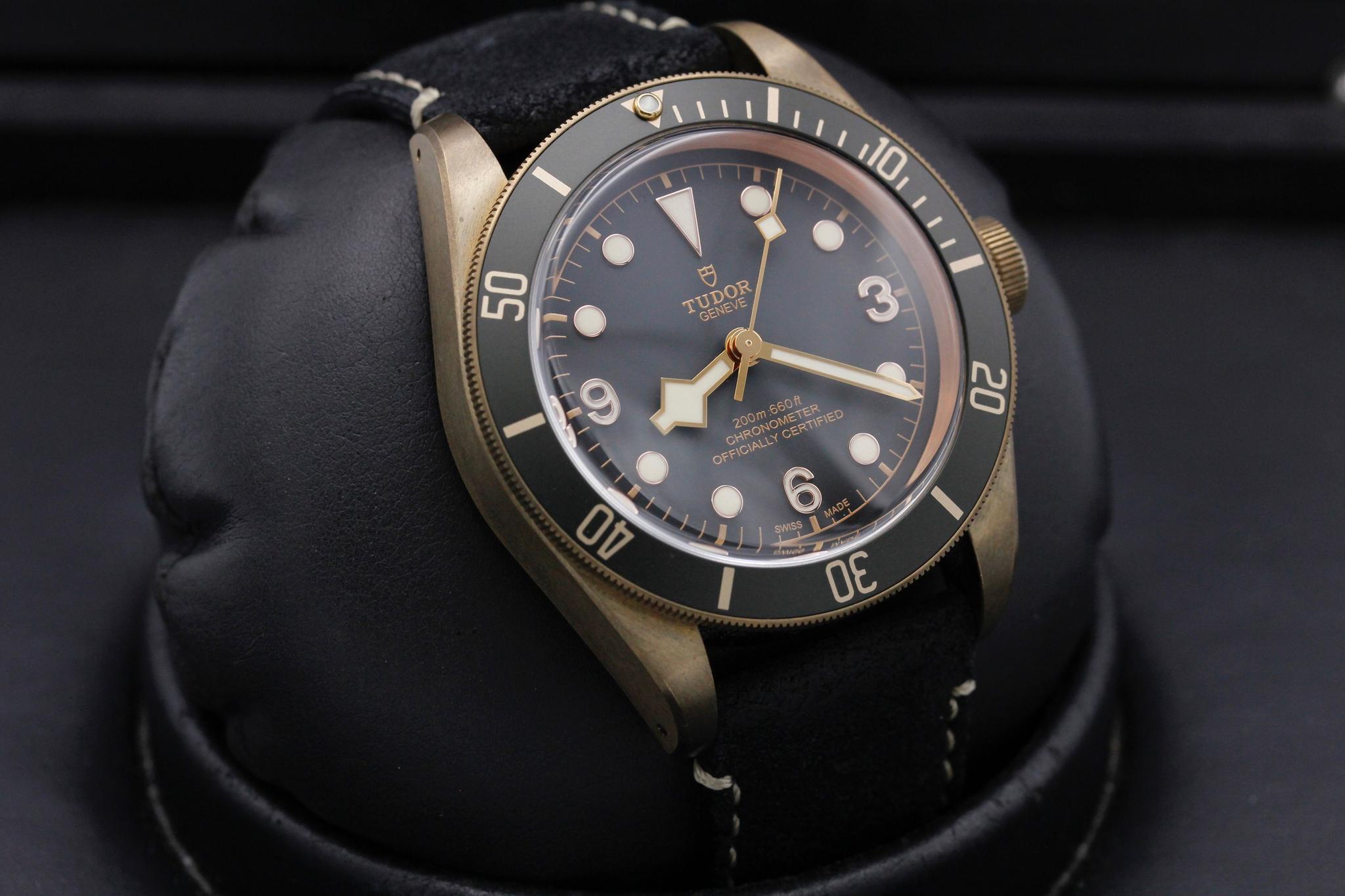 Watch Image 10