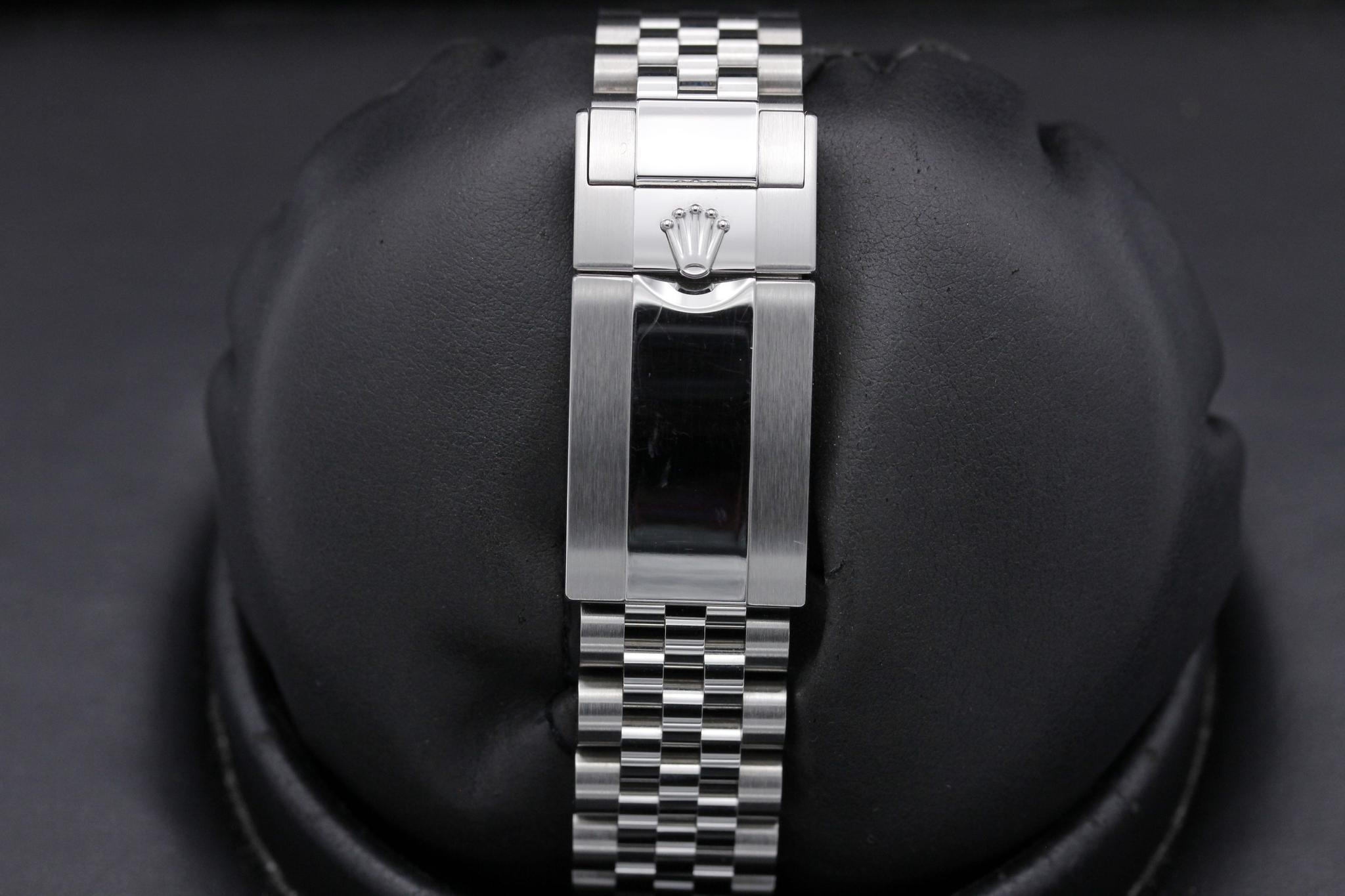 Watch Image 8