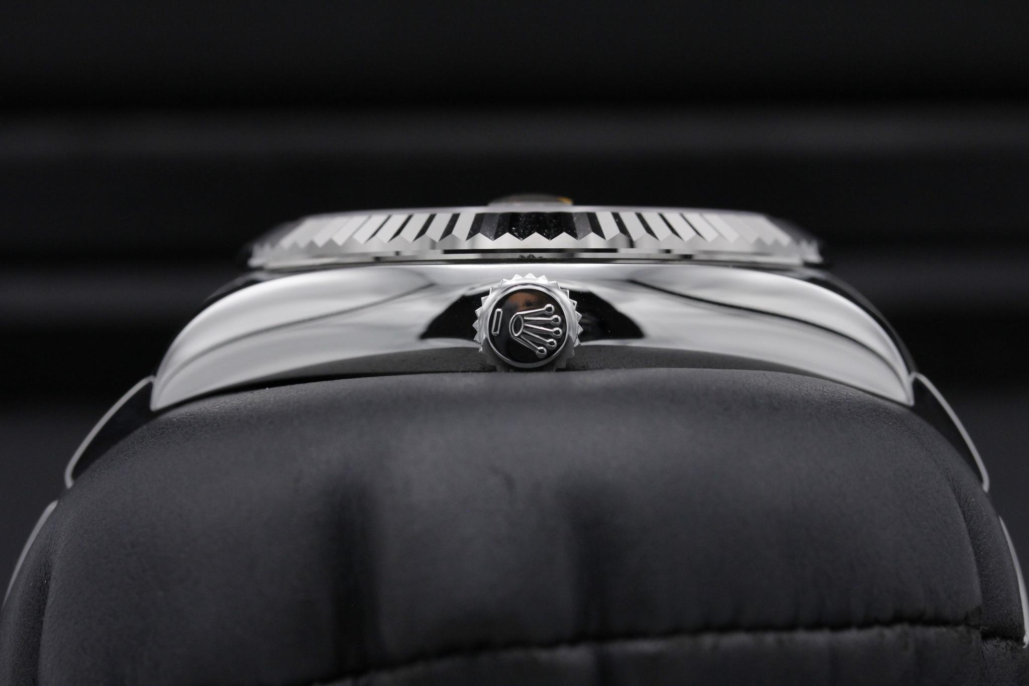 Watch Image 3