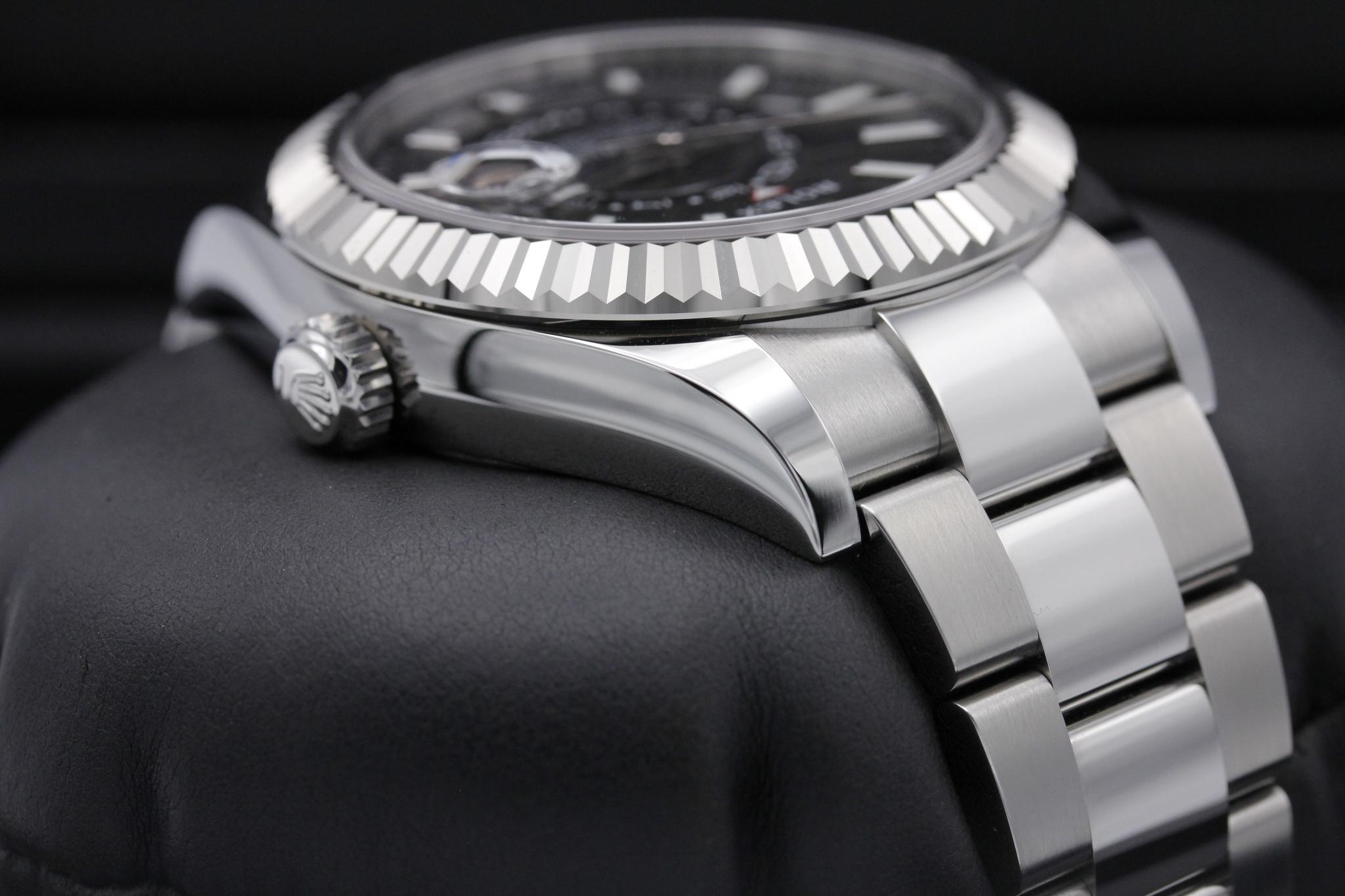 Watch Image 4
