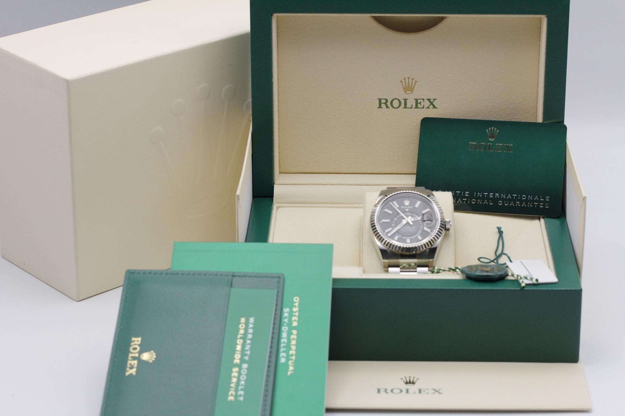 Watch Image 11