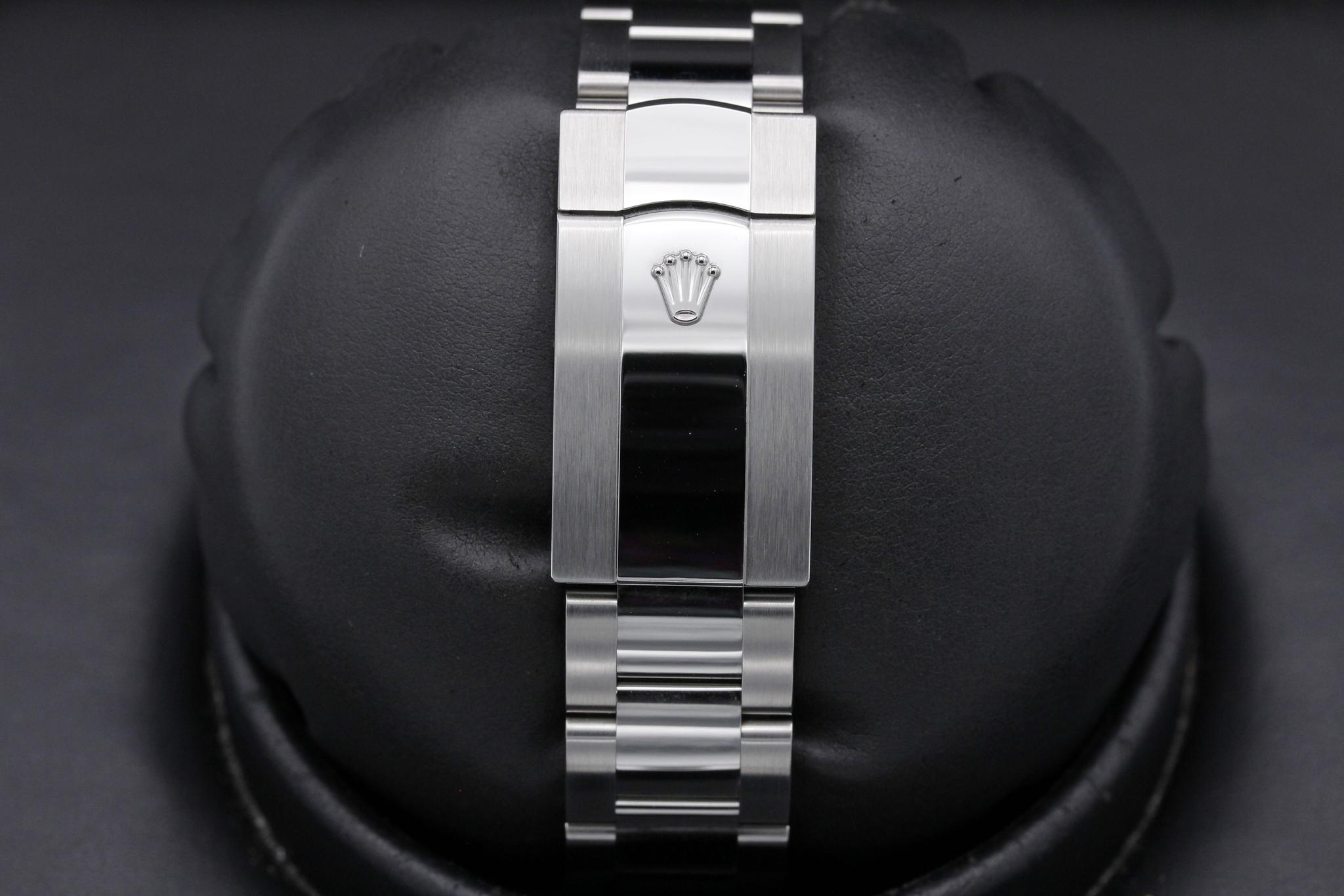 Watch Image 8