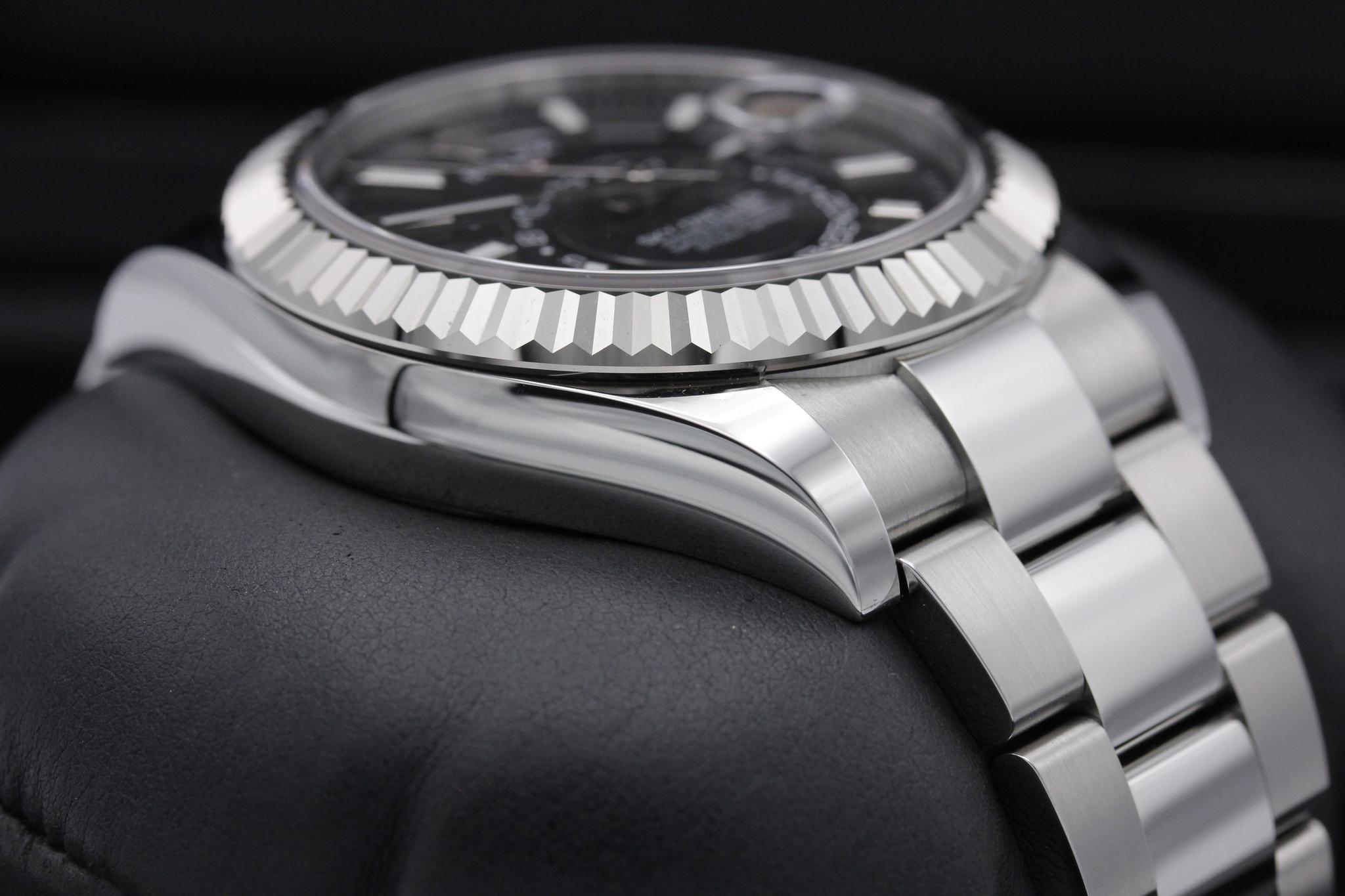 Watch Image 6