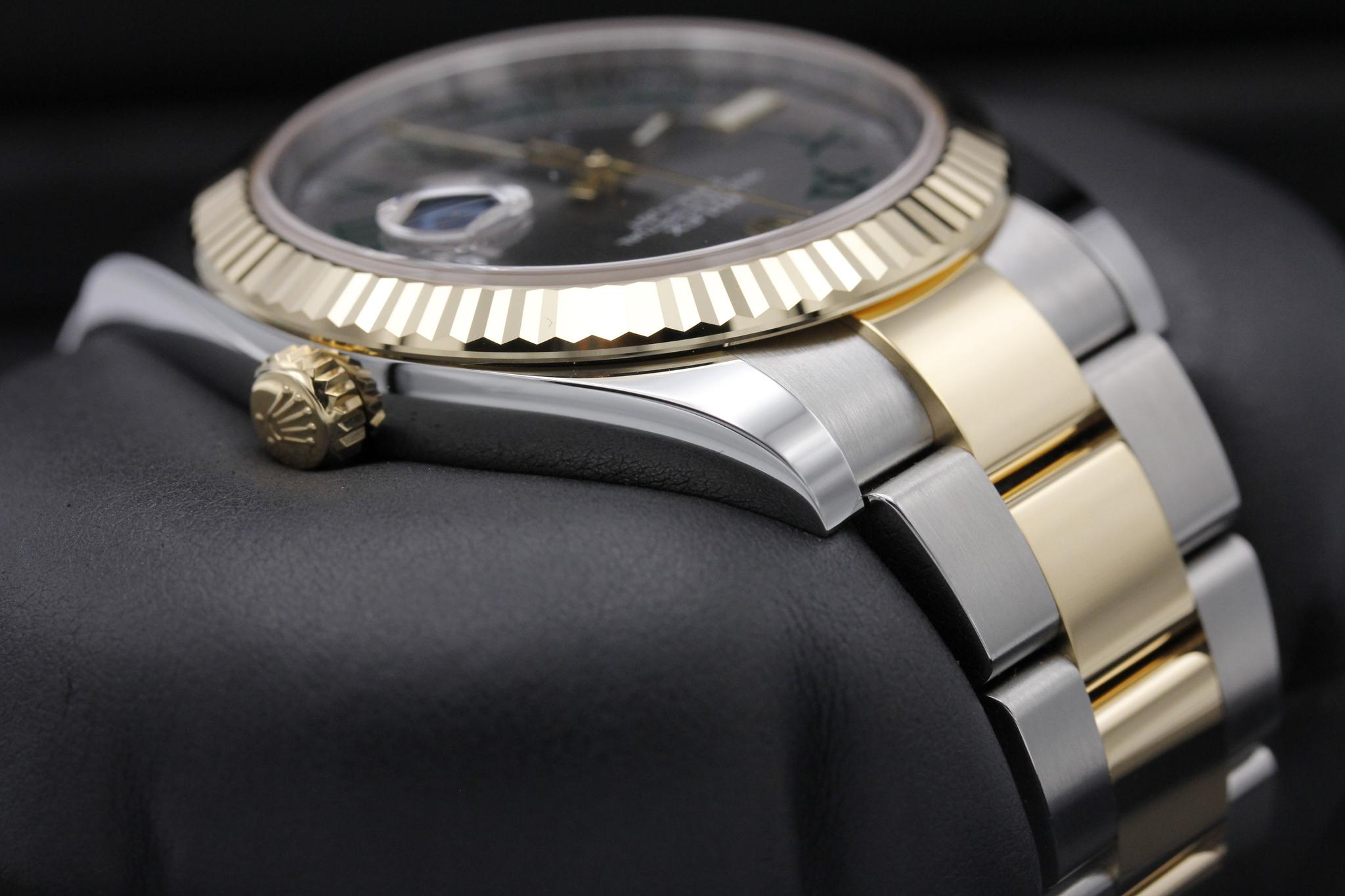 Watch Image 4
