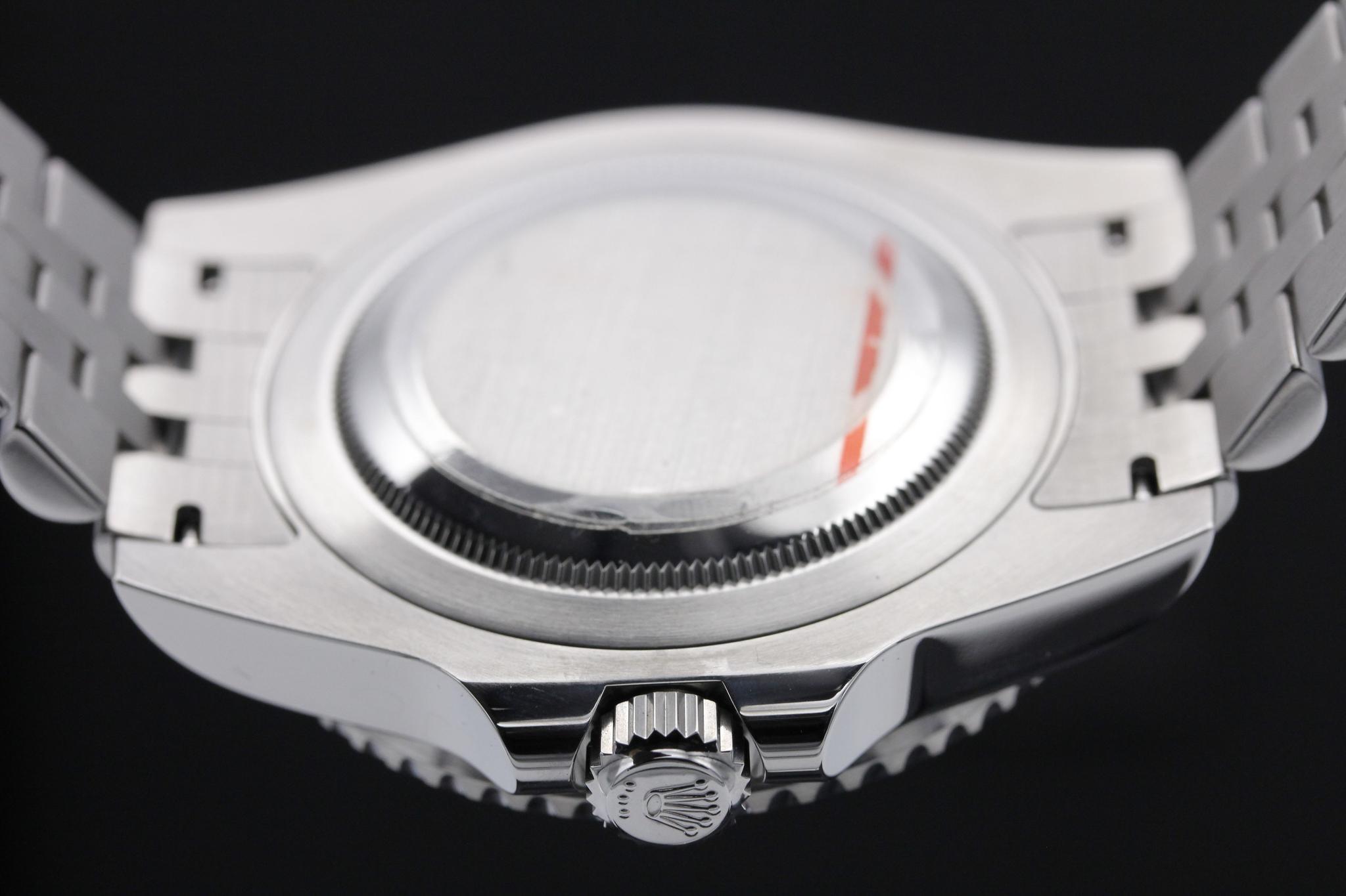 Watch Image 7