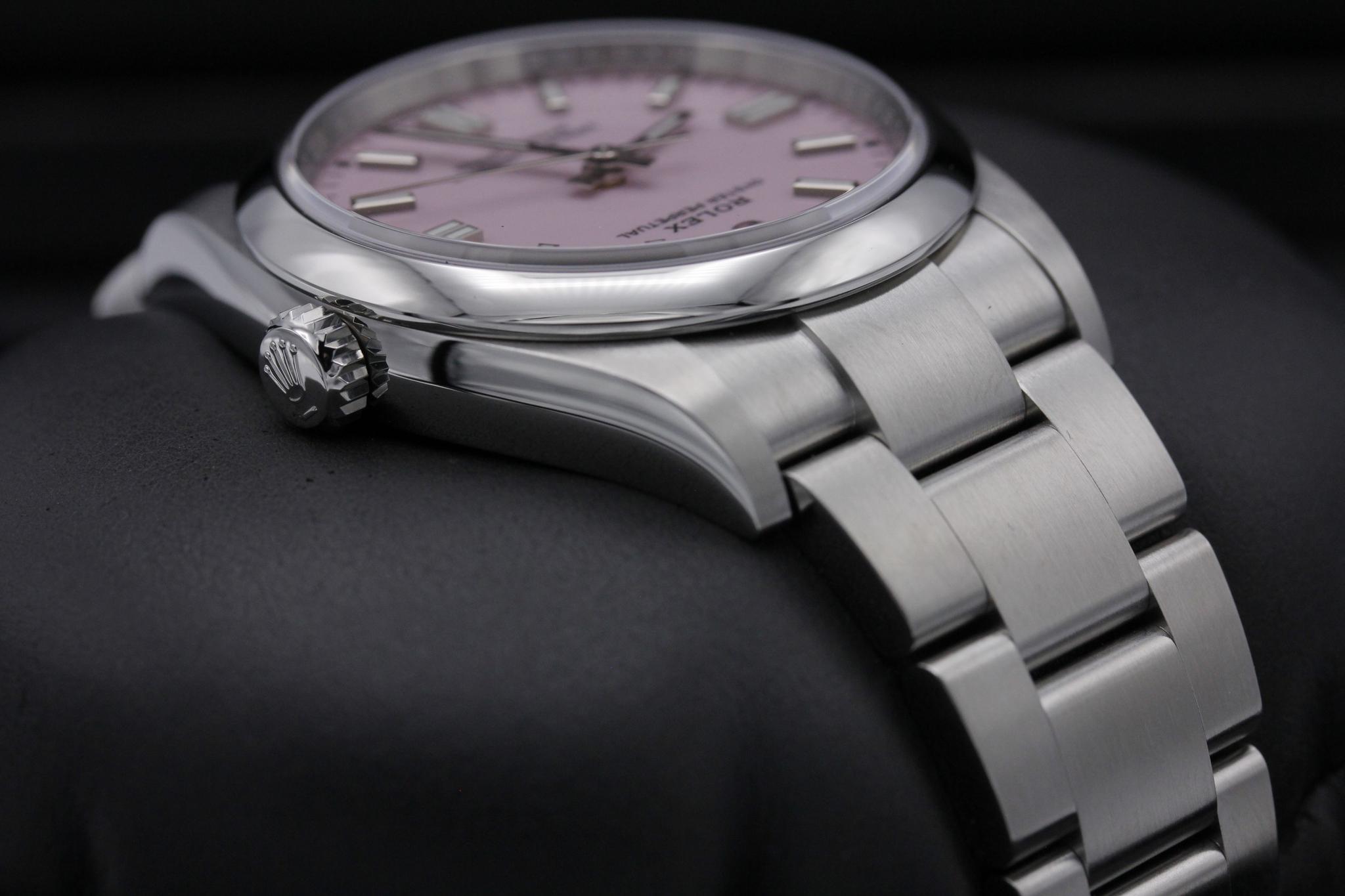 Watch Image 4