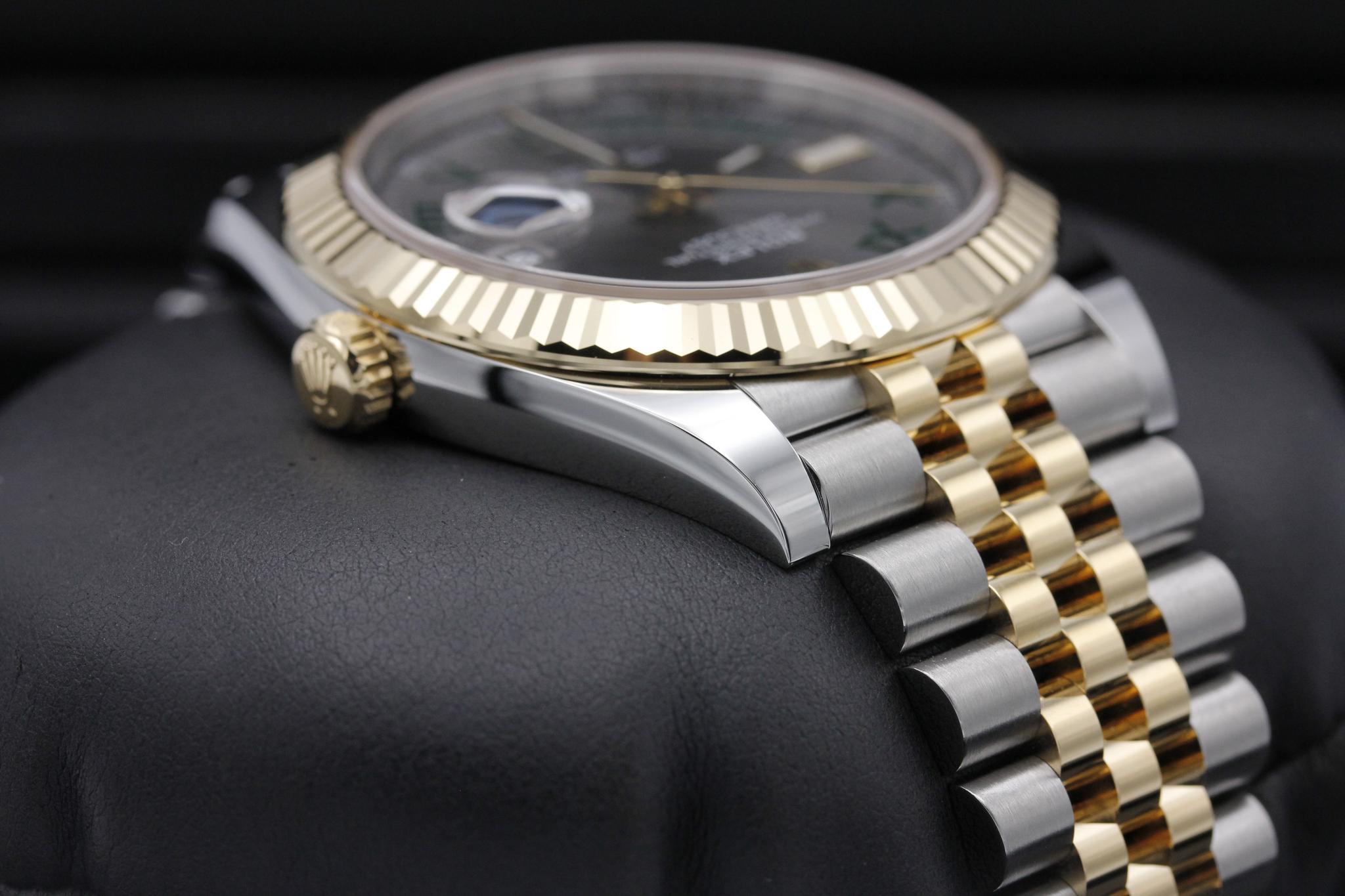 Watch Image 4