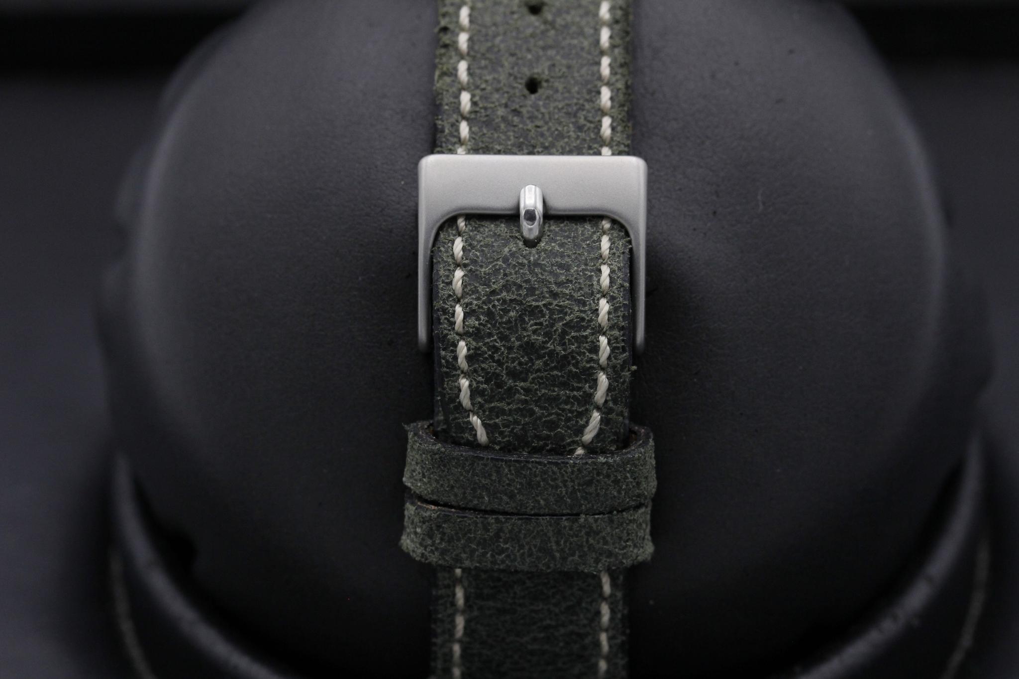 Watch Image 9