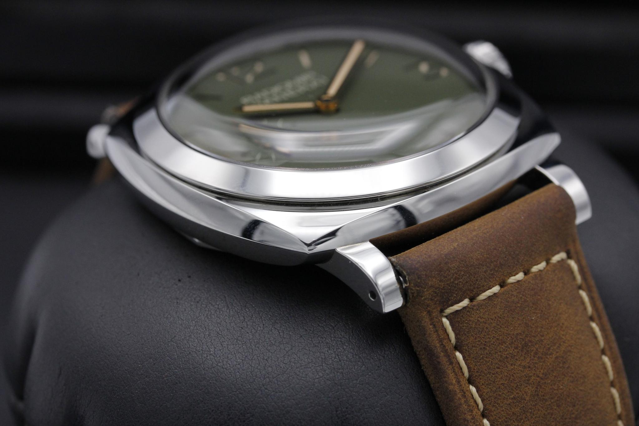 Watch Image 6