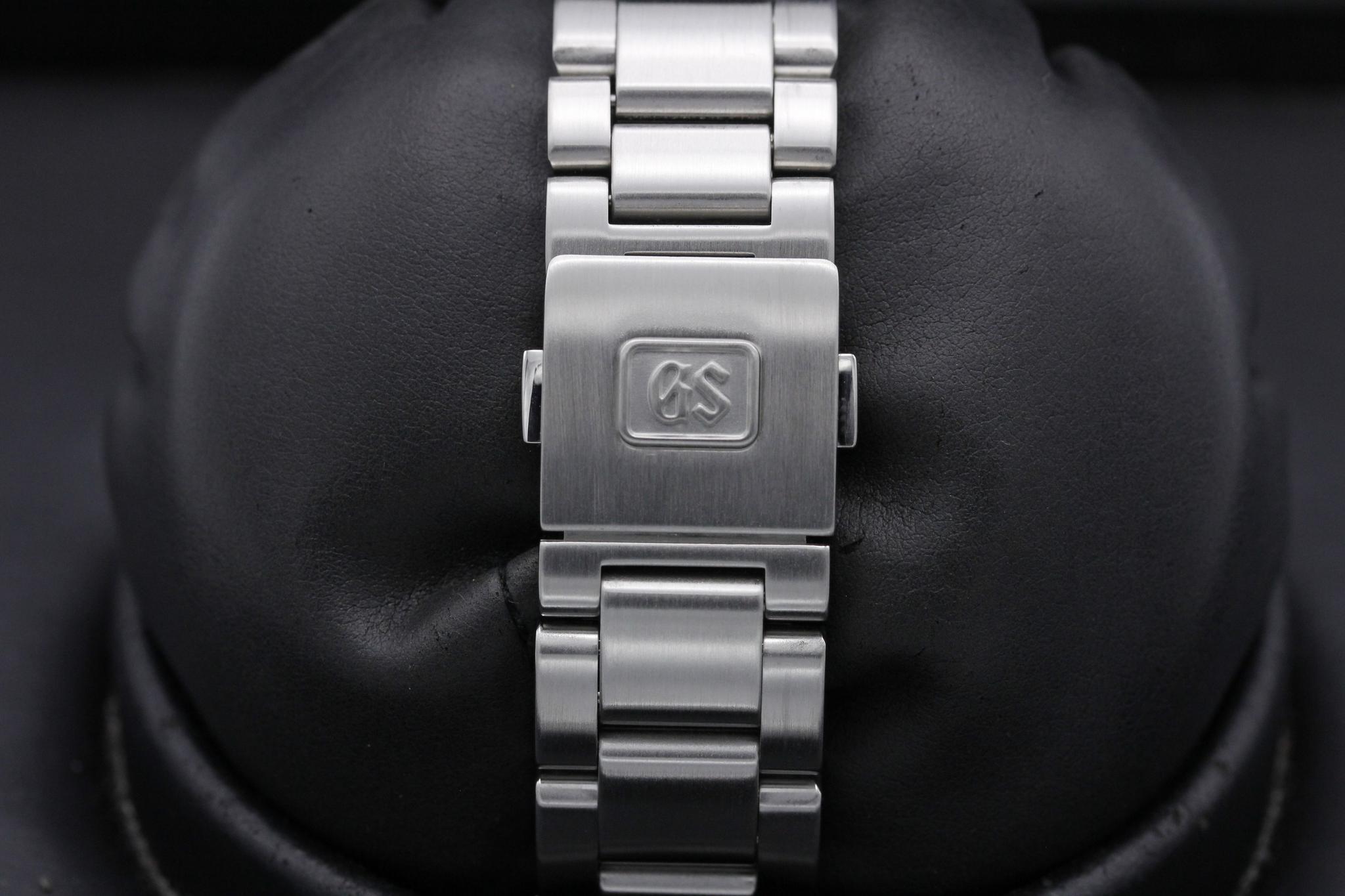 Watch Image 8