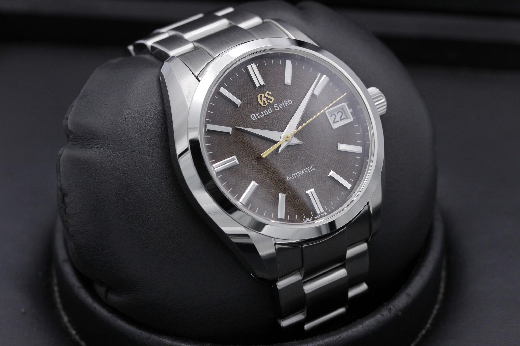 Watch Image 10
