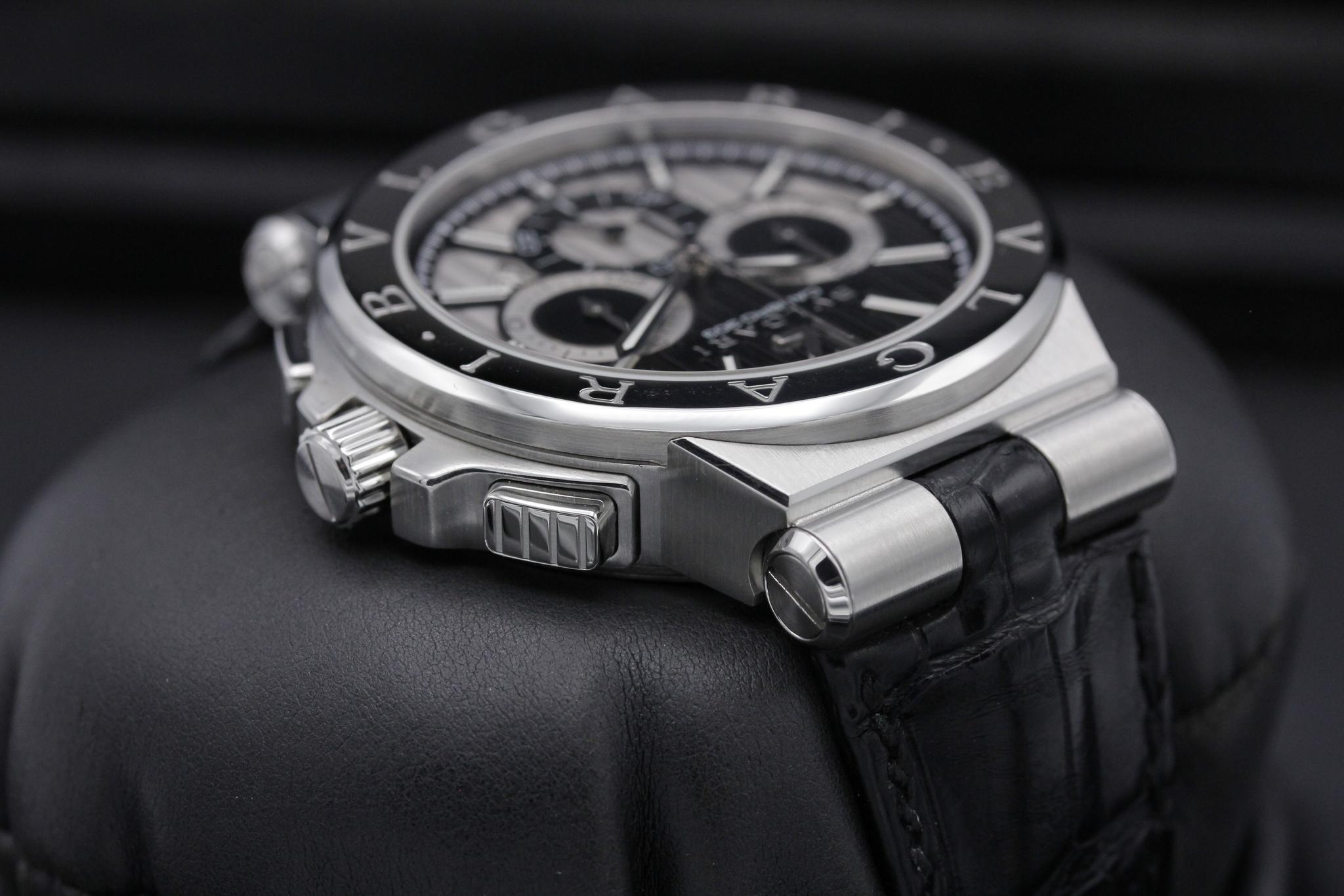 Watch Image 4