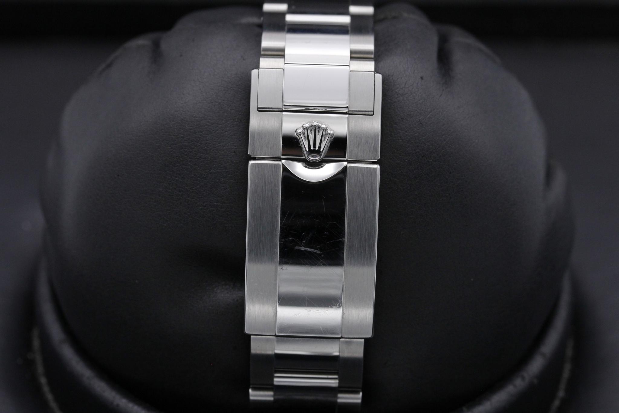 Watch Image 8