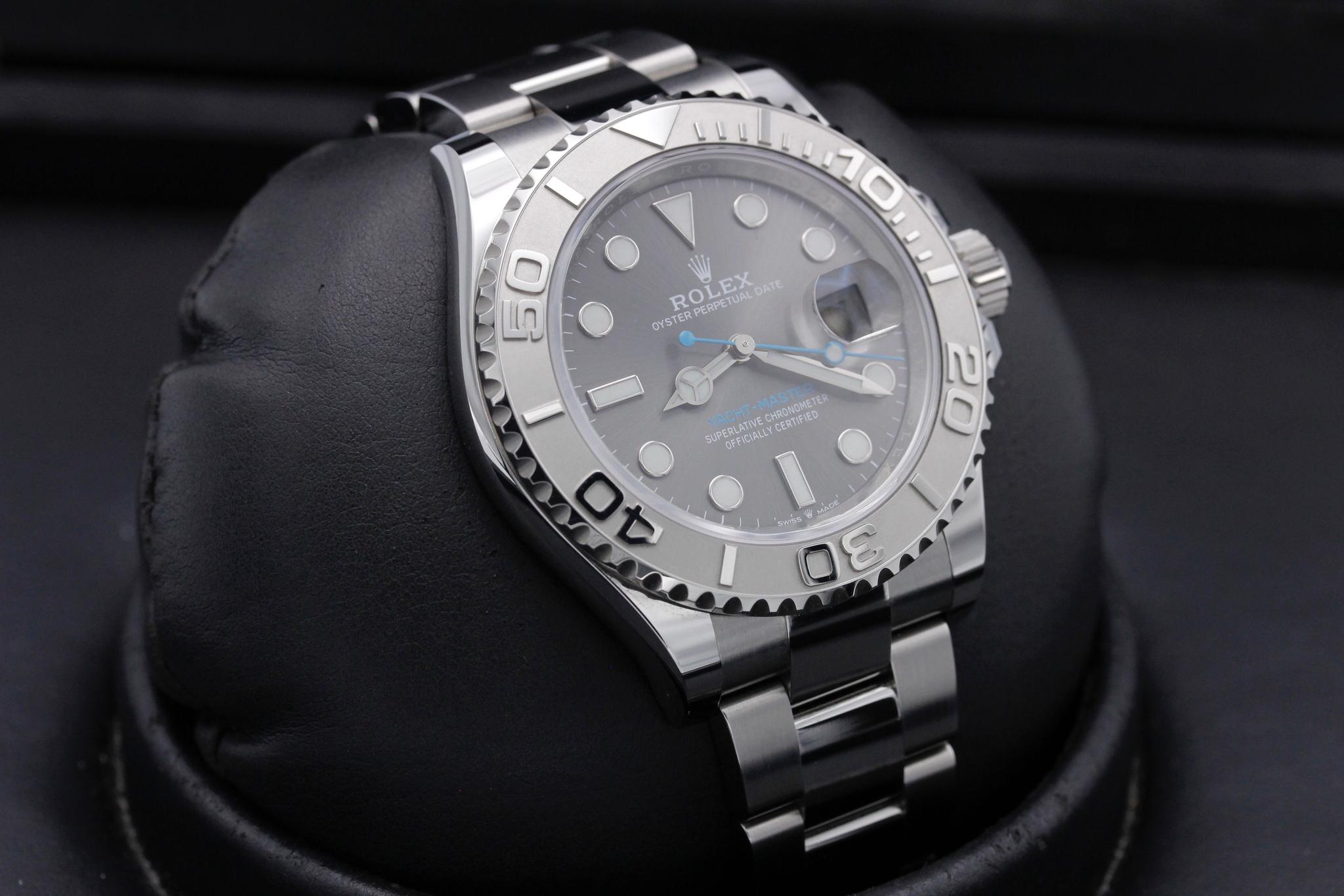 Watch Image 10