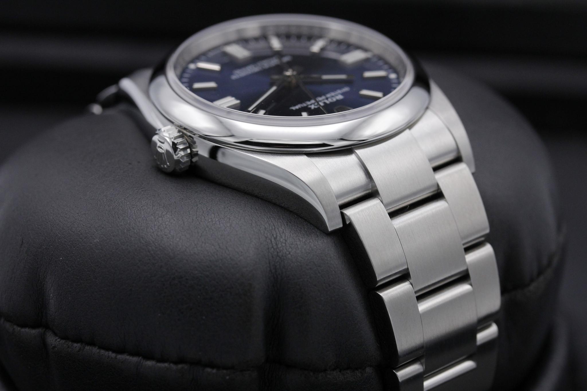 Watch Image 4