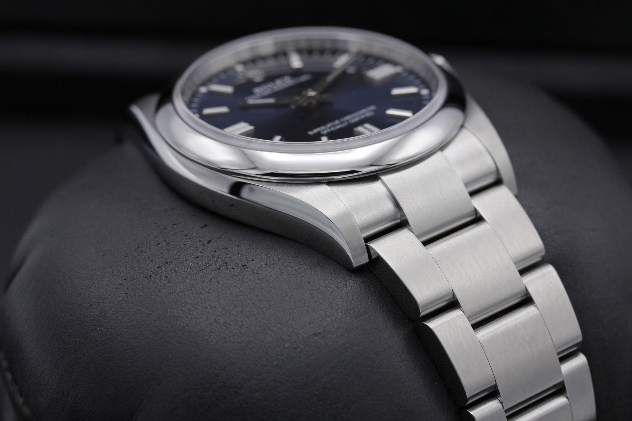 Watch Image 6