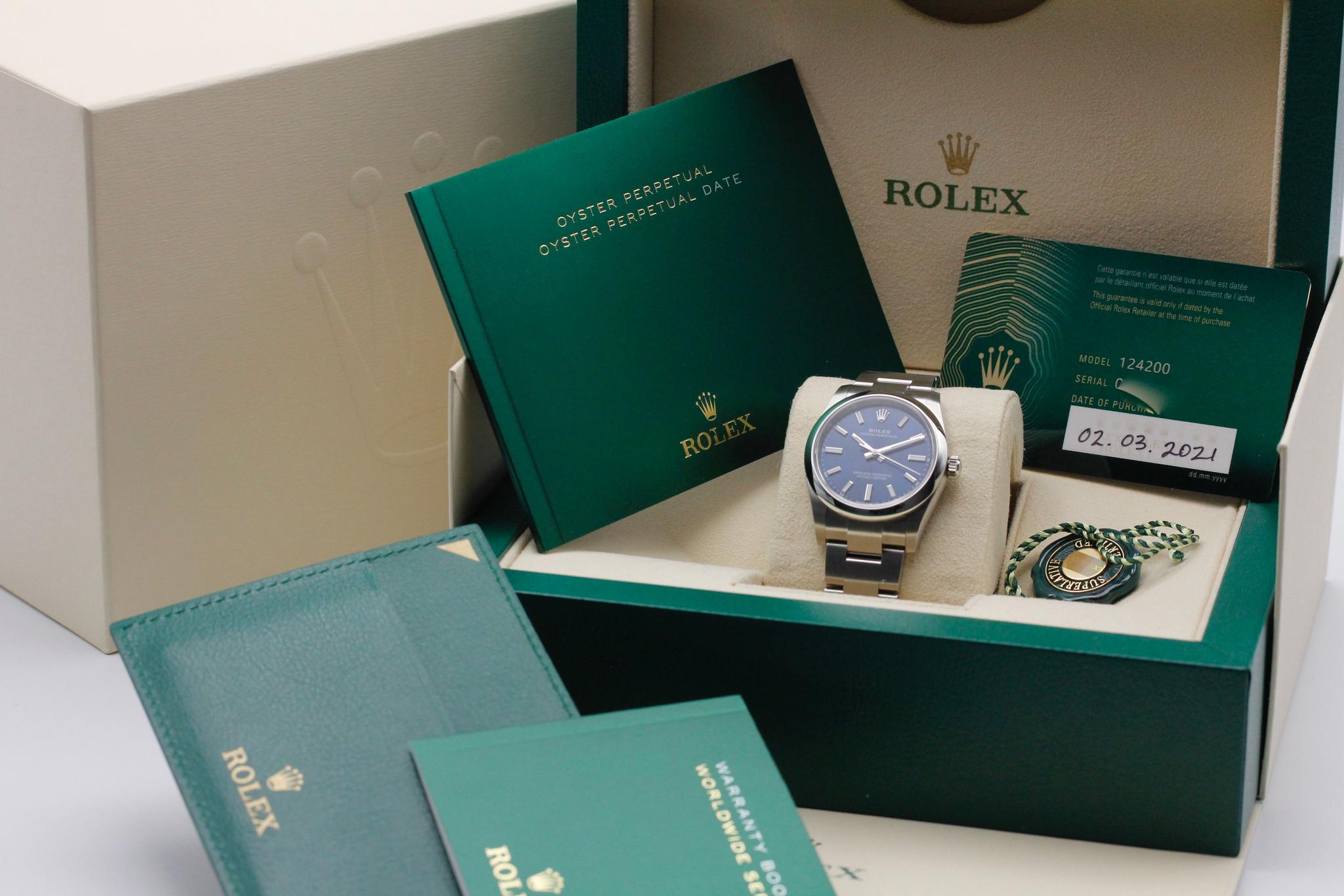 Watch Image 11
