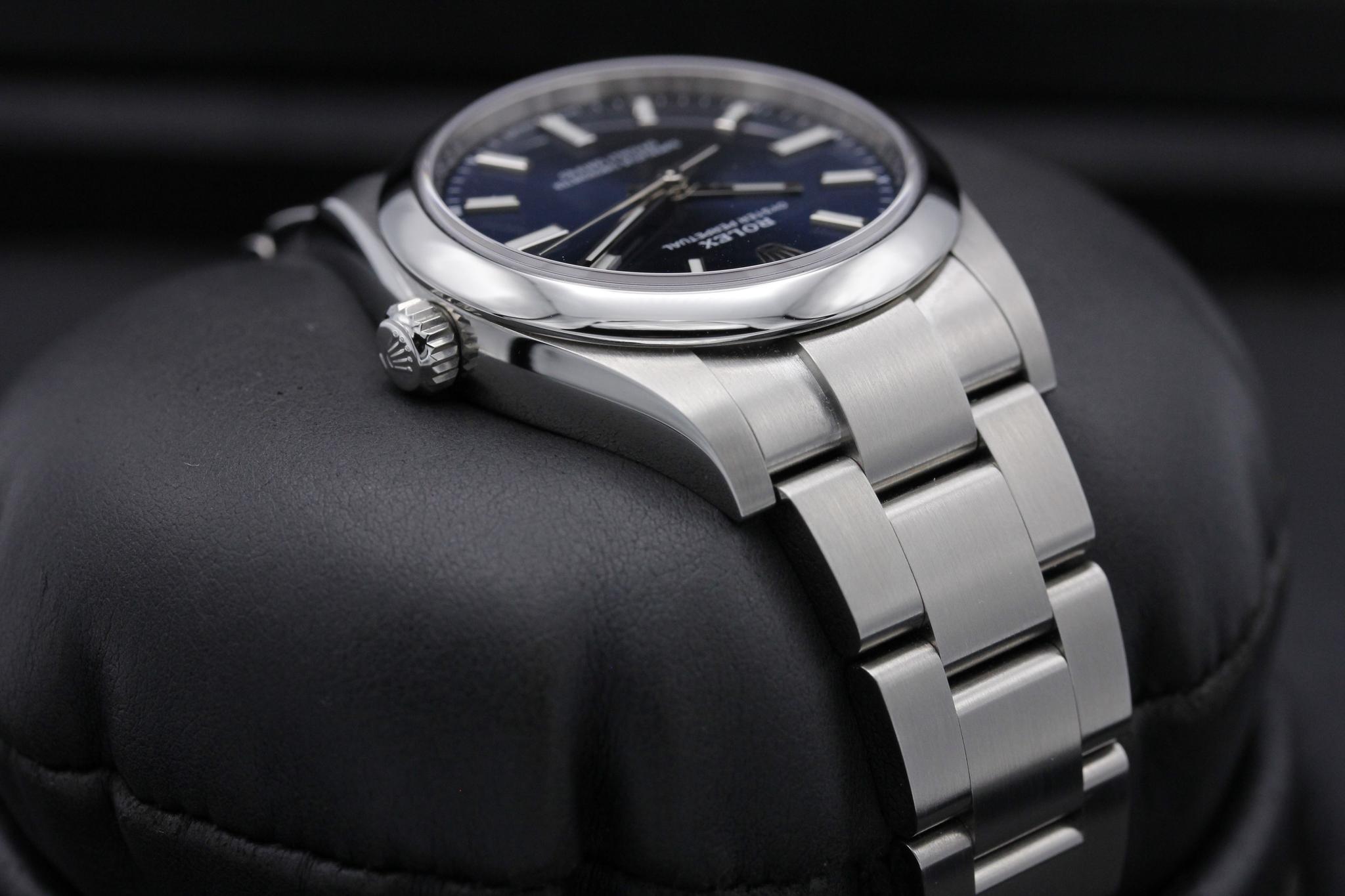 Watch Image 4