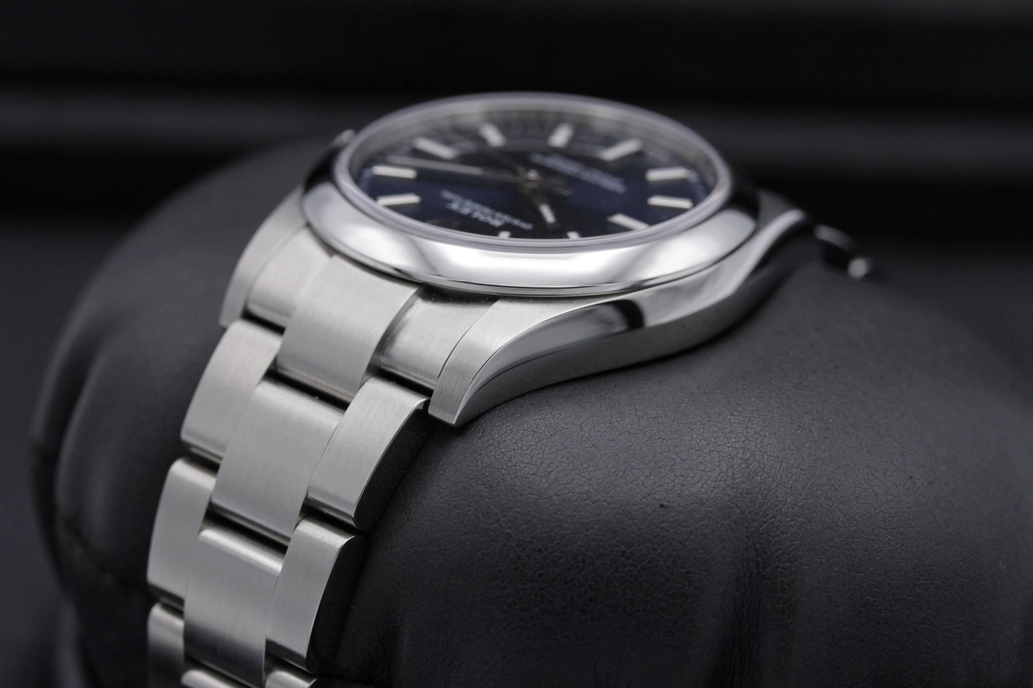 Watch Image 6