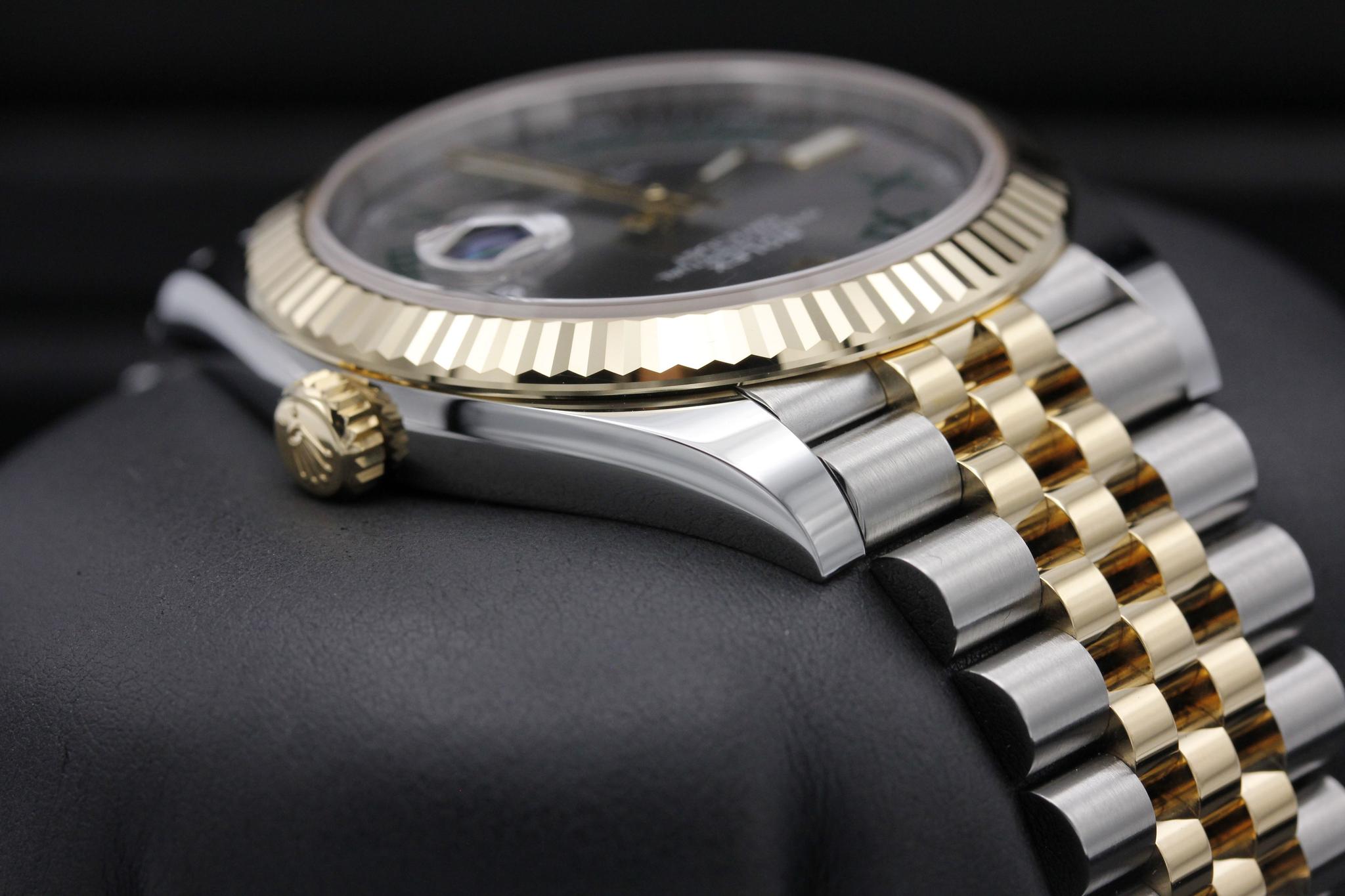 Watch Image 4