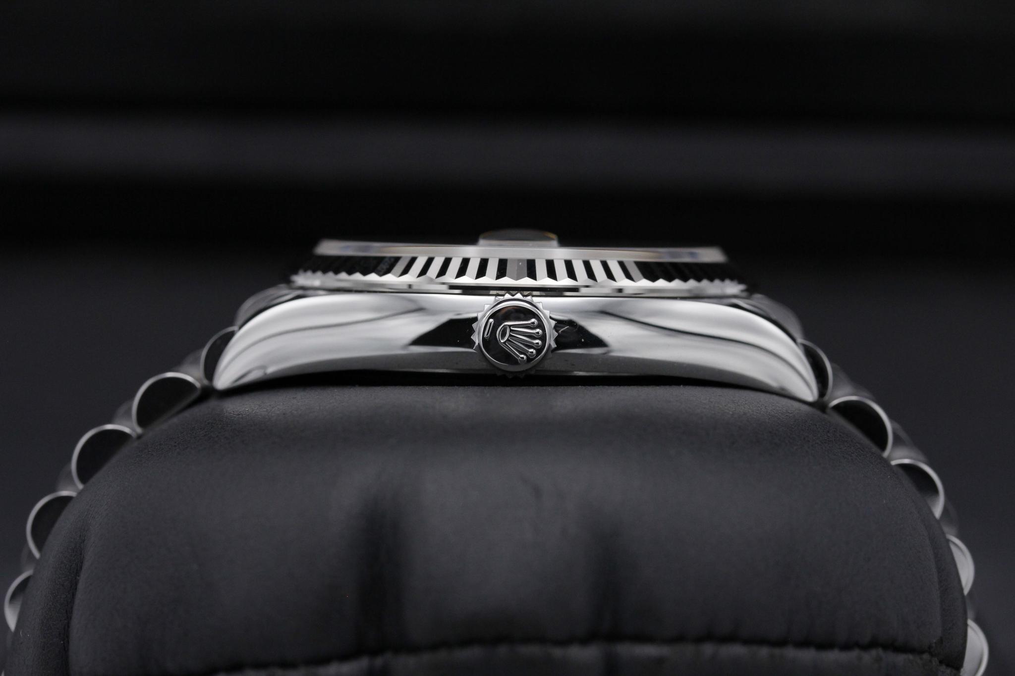 Watch Image 3